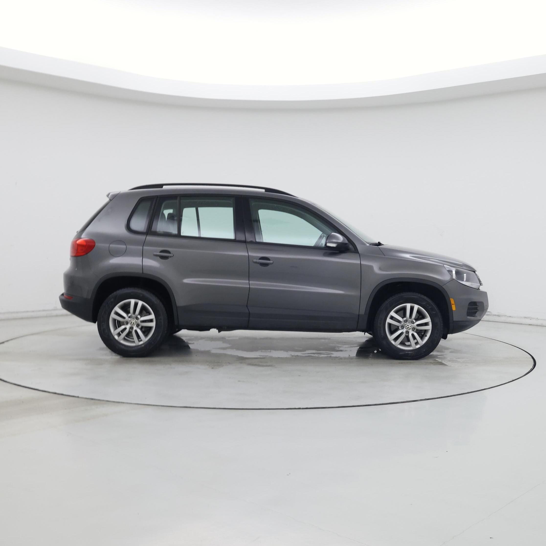 Thumbnail: 2016 Volkswagen Tiguan - 7