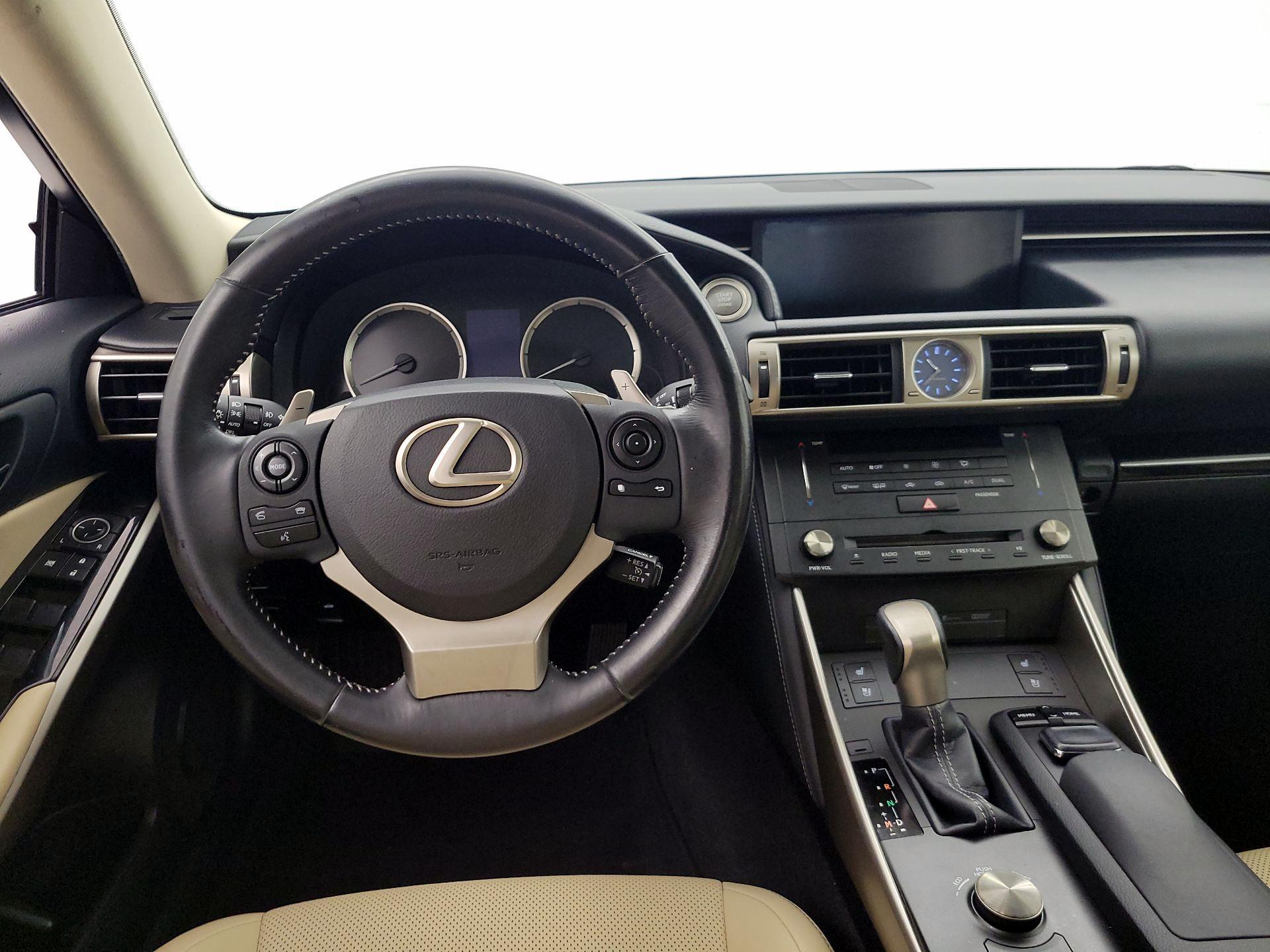 Thumbnail: 2015 Lexus IS - 10