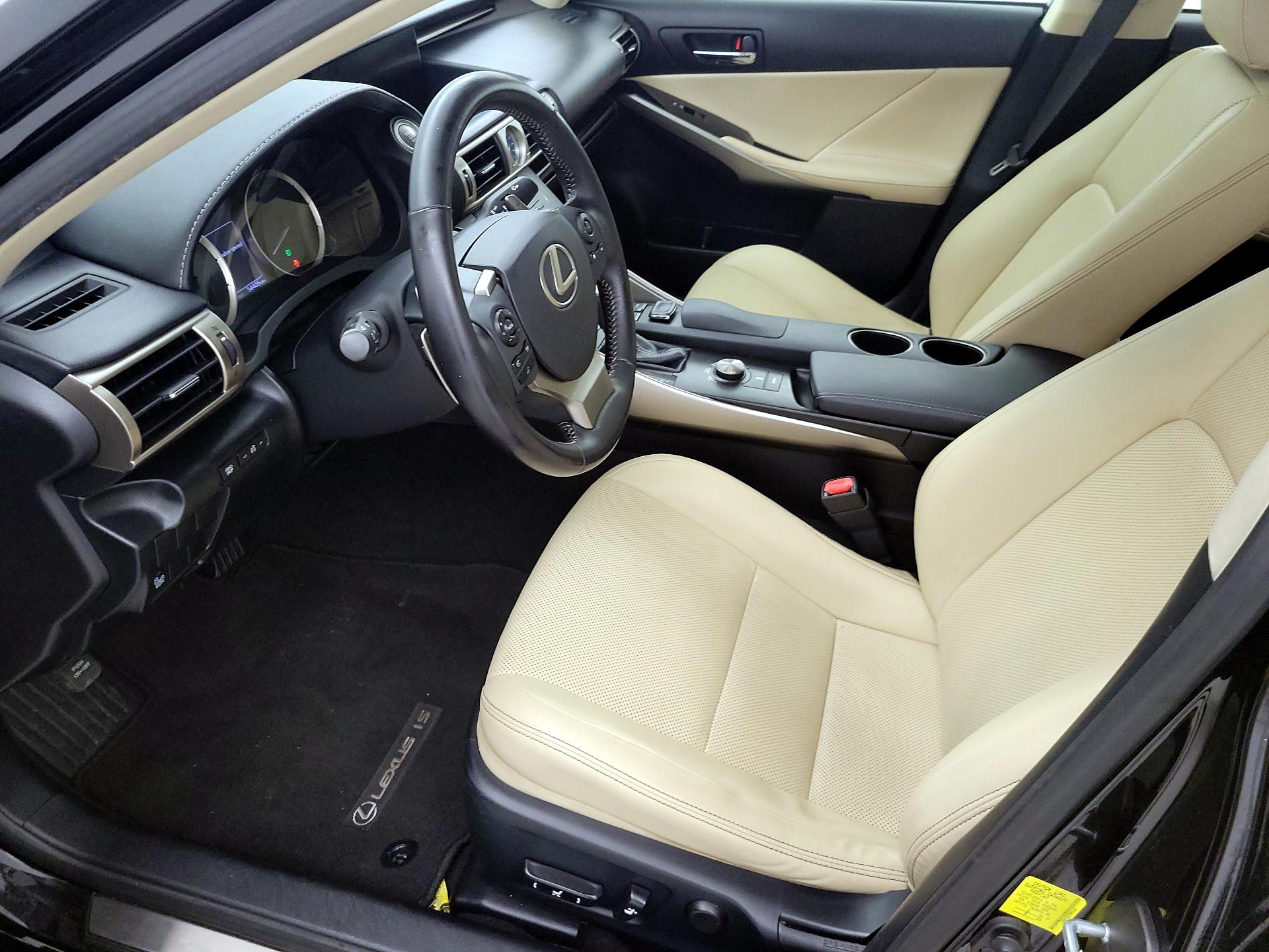 Thumbnail: 2015 Lexus IS - 11