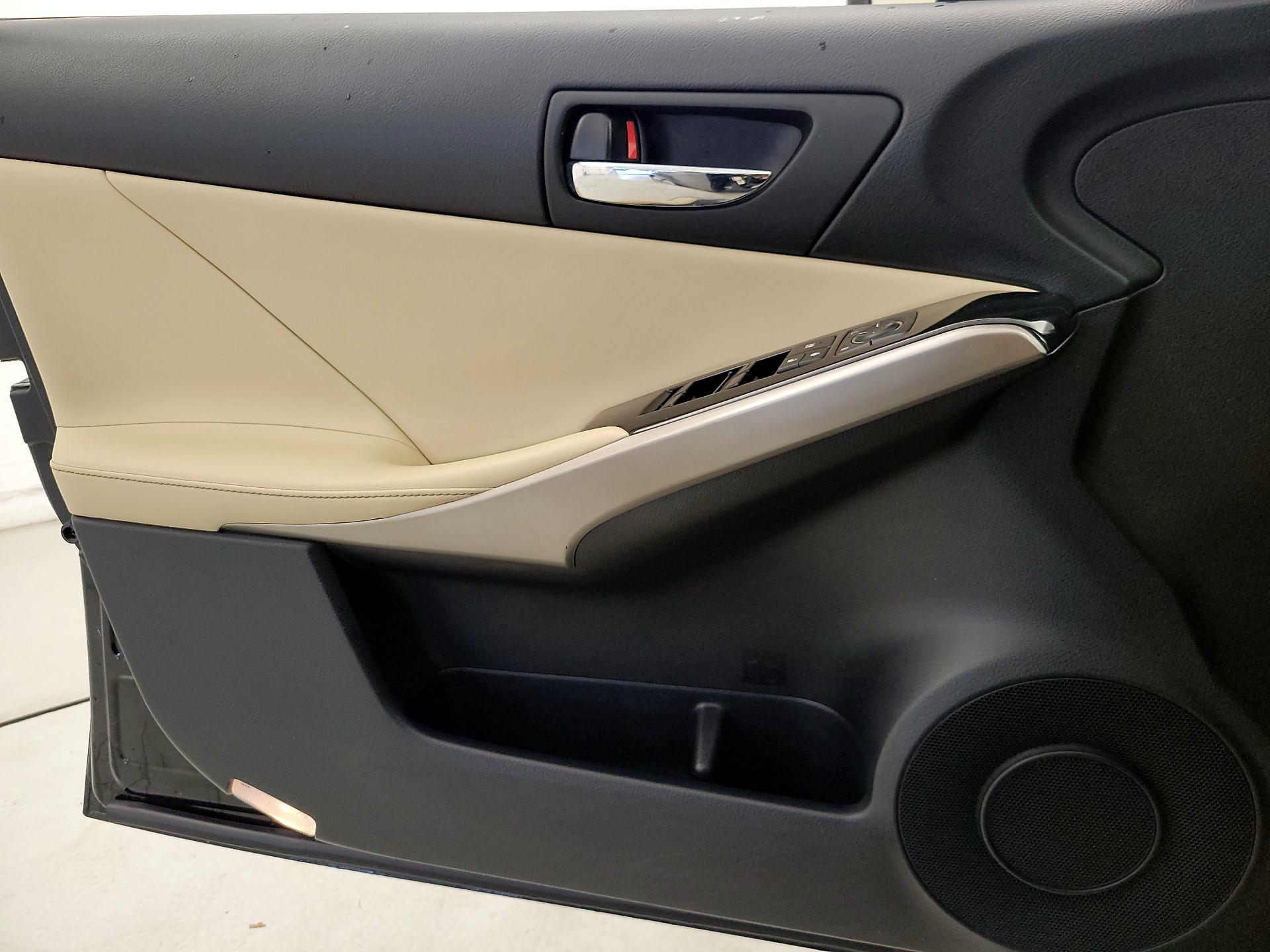 Thumbnail: 2015 Lexus IS - 12