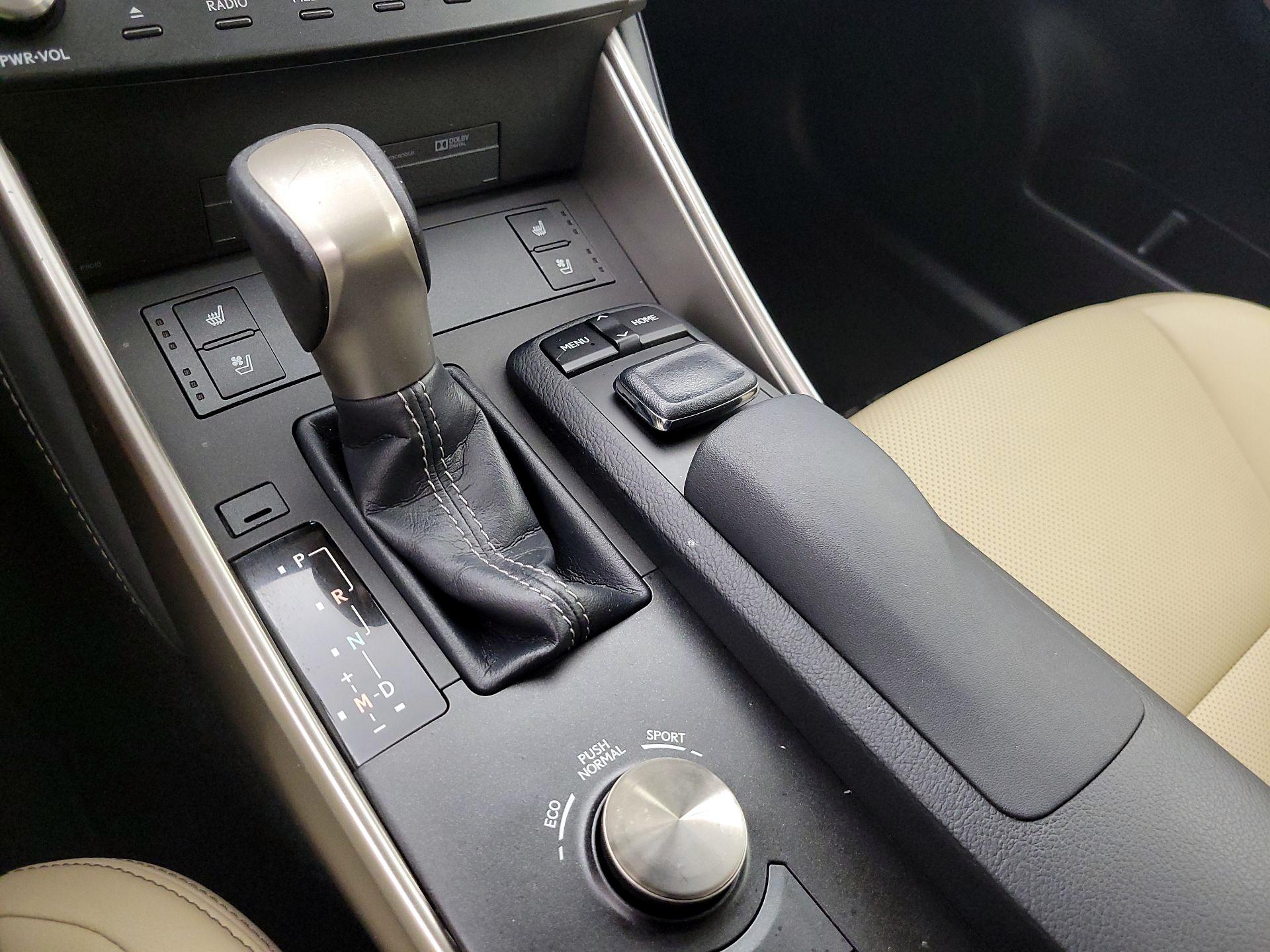 Thumbnail: 2015 Lexus IS - 18
