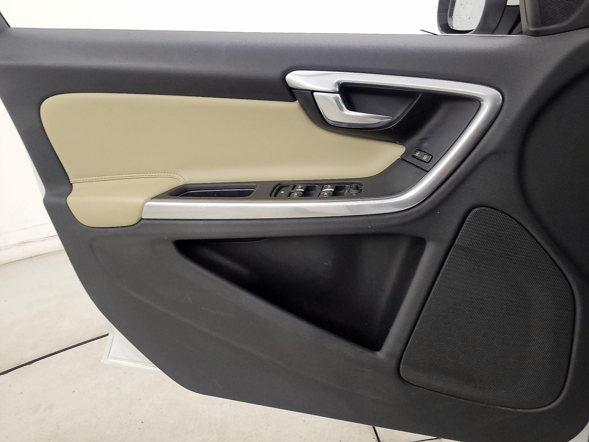 Thumbnail: 2017 Volvo S60 - 12