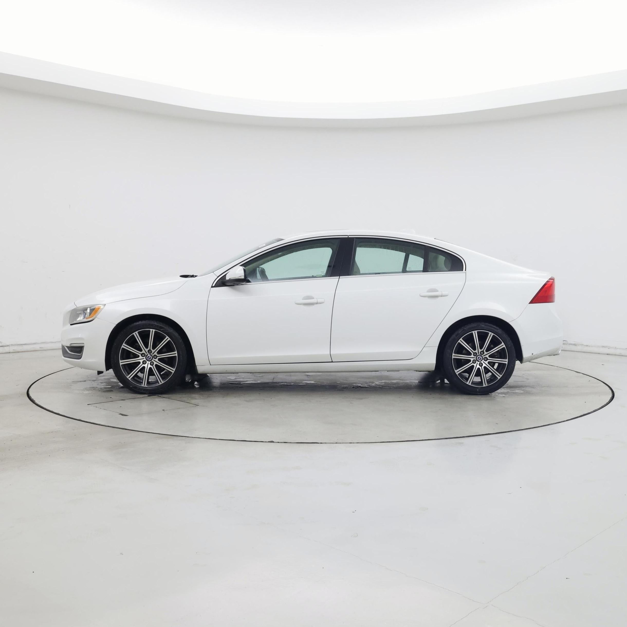 Thumbnail: 2017 Volvo S60 - 3