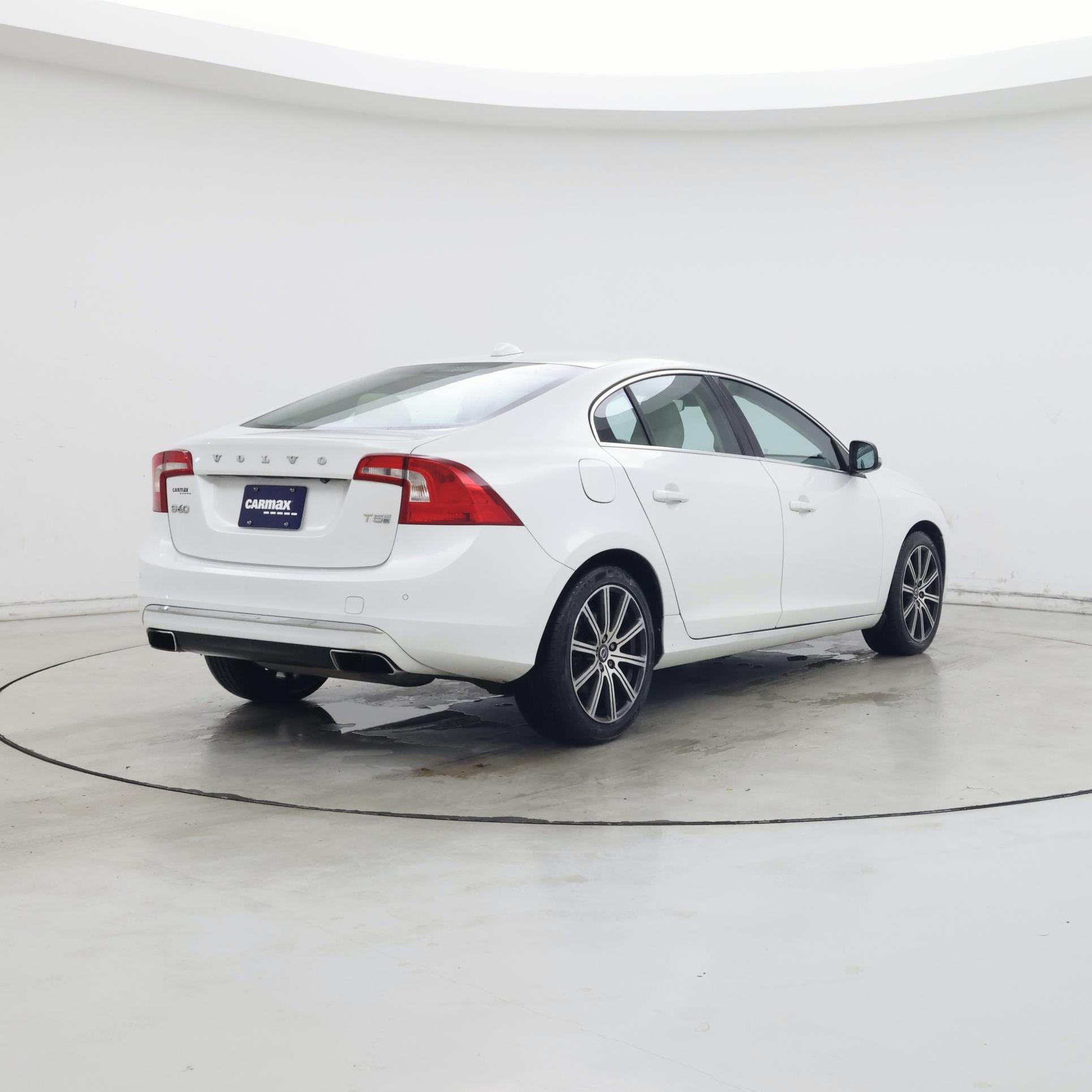 Thumbnail: 2017 Volvo S60 - 8