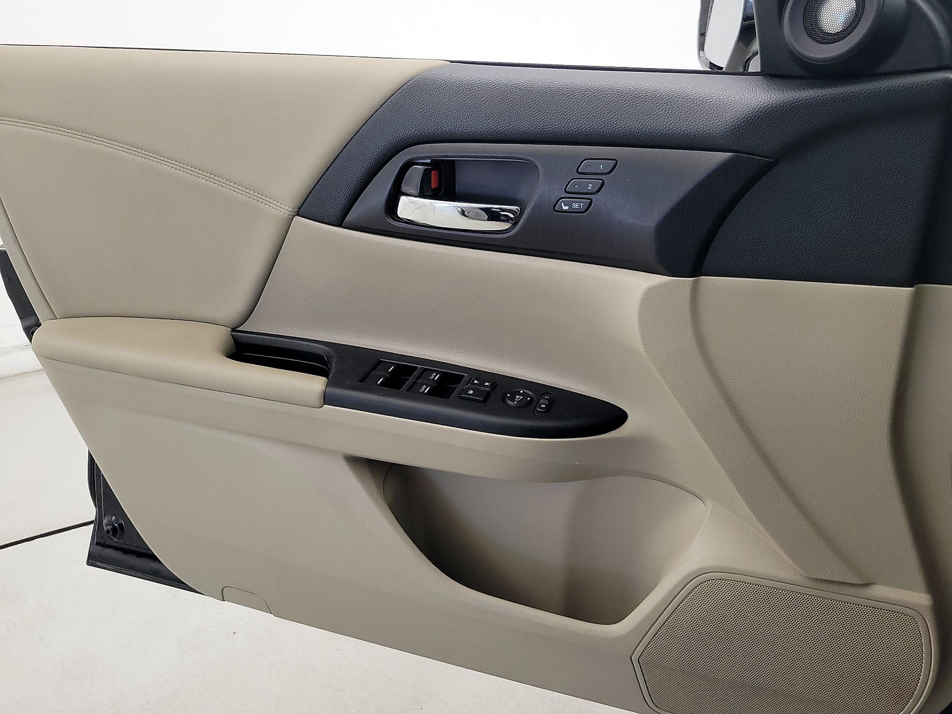 Thumbnail: 2015 Honda Accord - 12