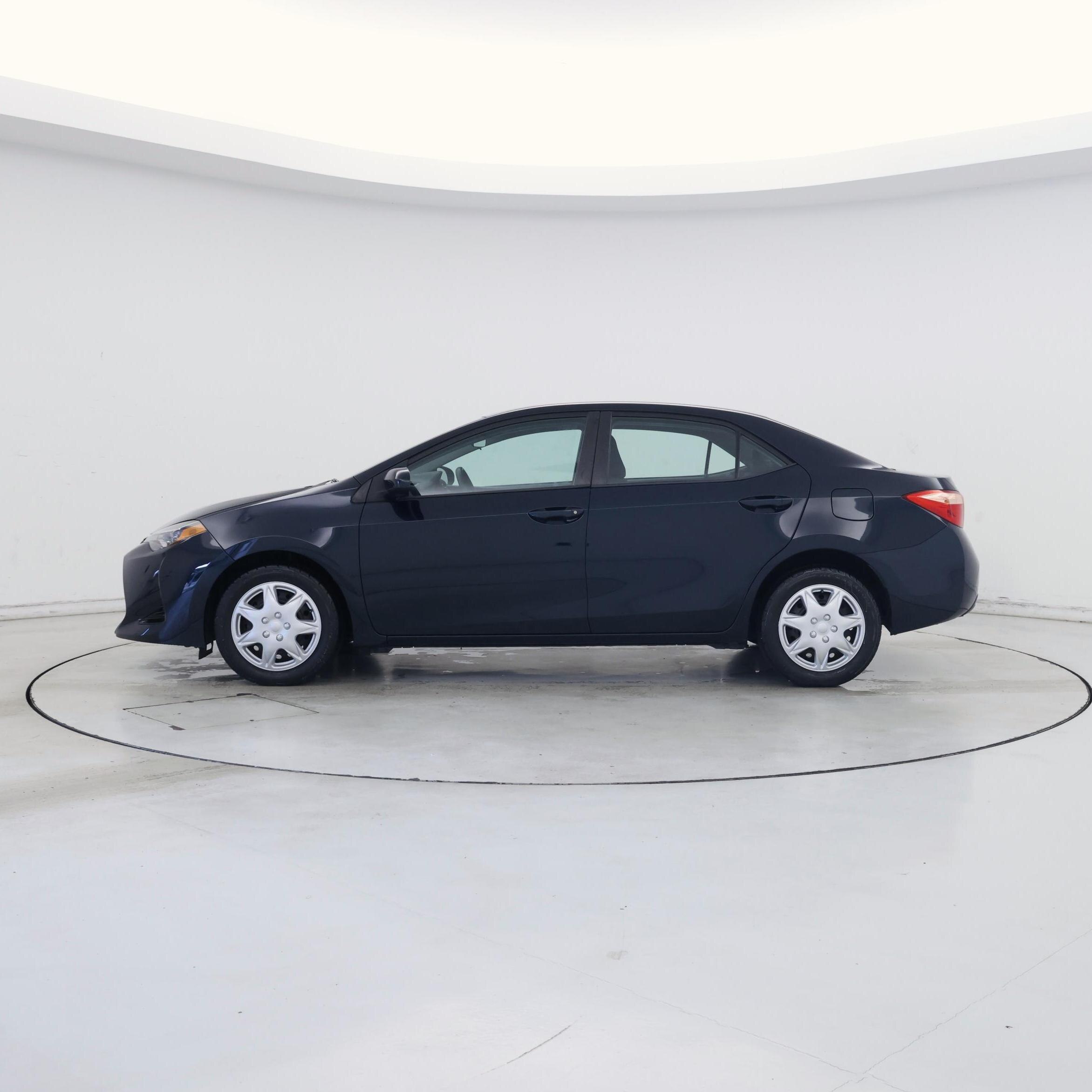 Thumbnail: 2018 Toyota Corolla - 3