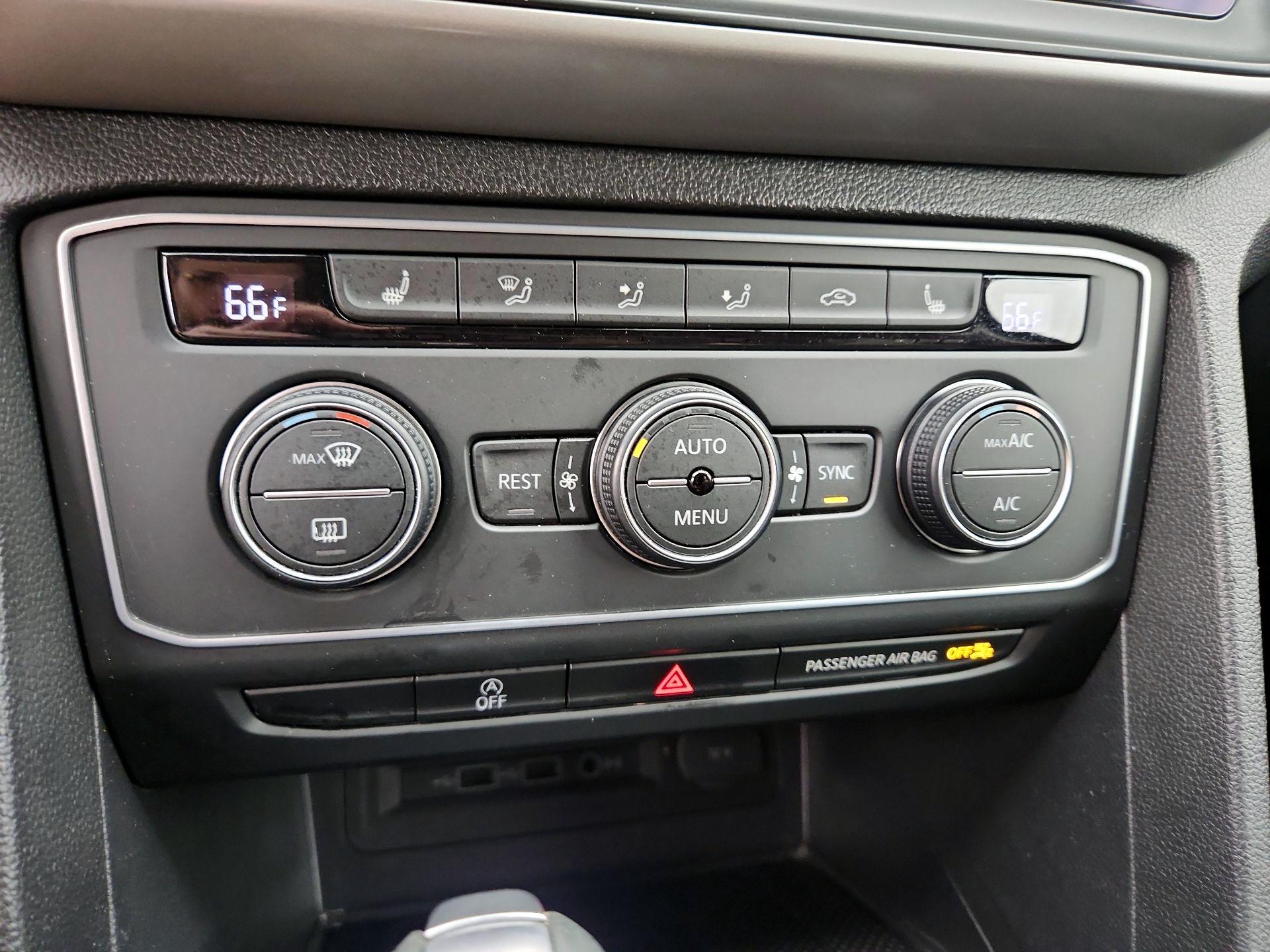 Thumbnail: 2021 Volkswagen Atlas - 16