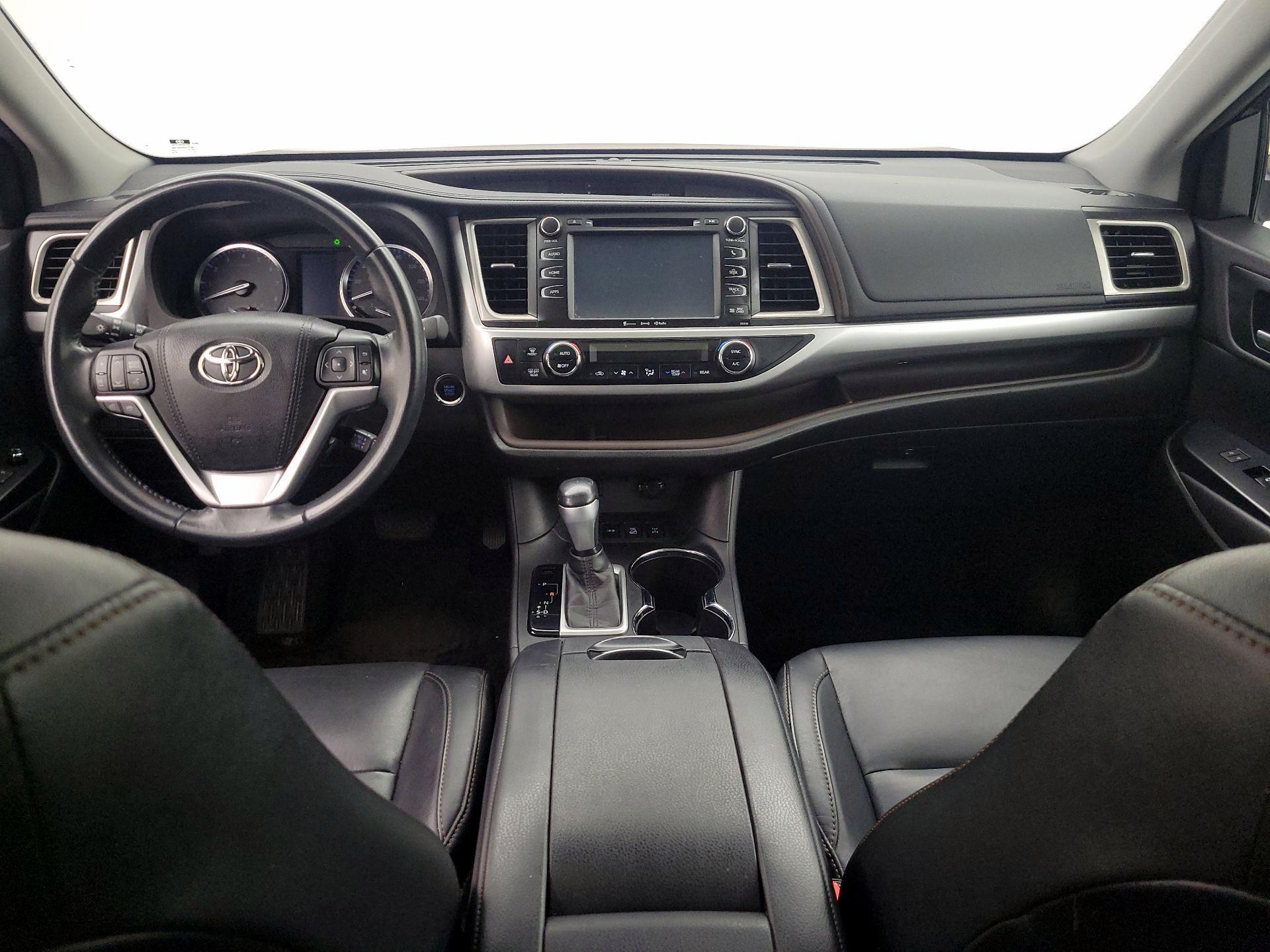 Thumbnail: 2016 Toyota Highlander - 9