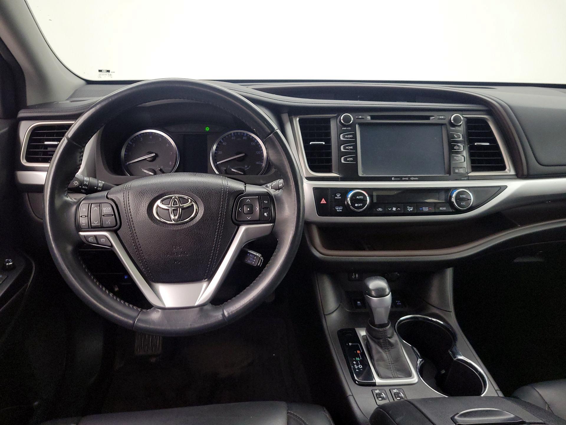 Thumbnail: 2016 Toyota Highlander - 10