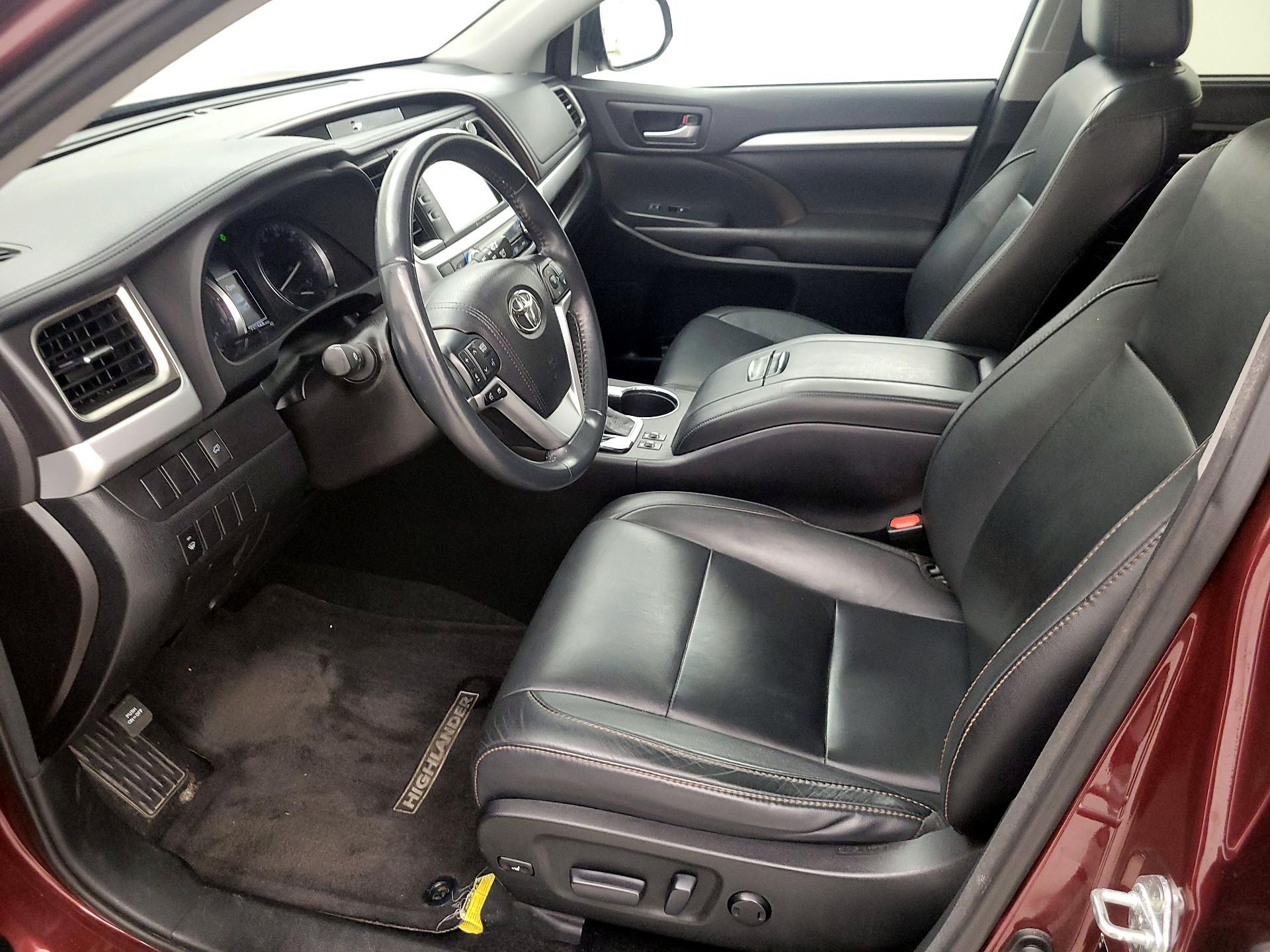 Thumbnail: 2016 Toyota Highlander - 11
