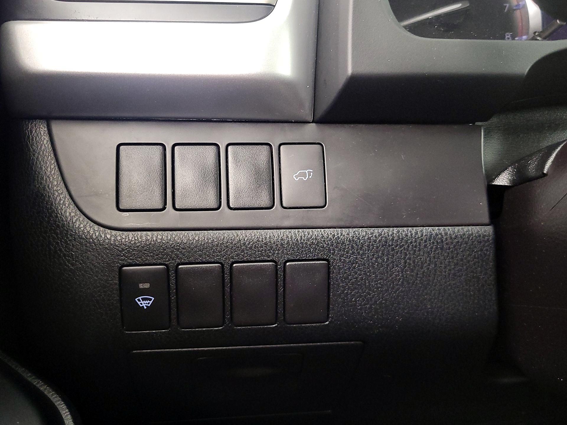 Thumbnail: 2016 Toyota Highlander - 13