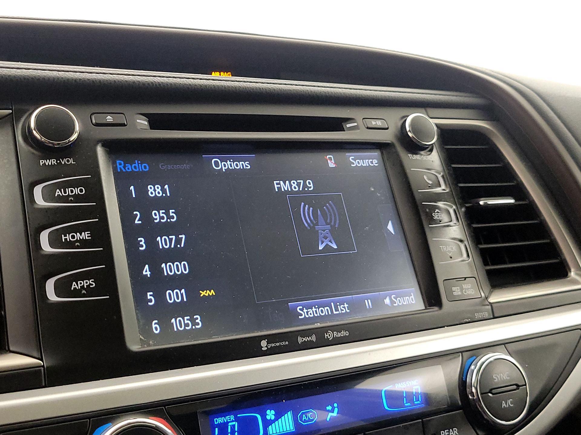Thumbnail: 2016 Toyota Highlander - 16