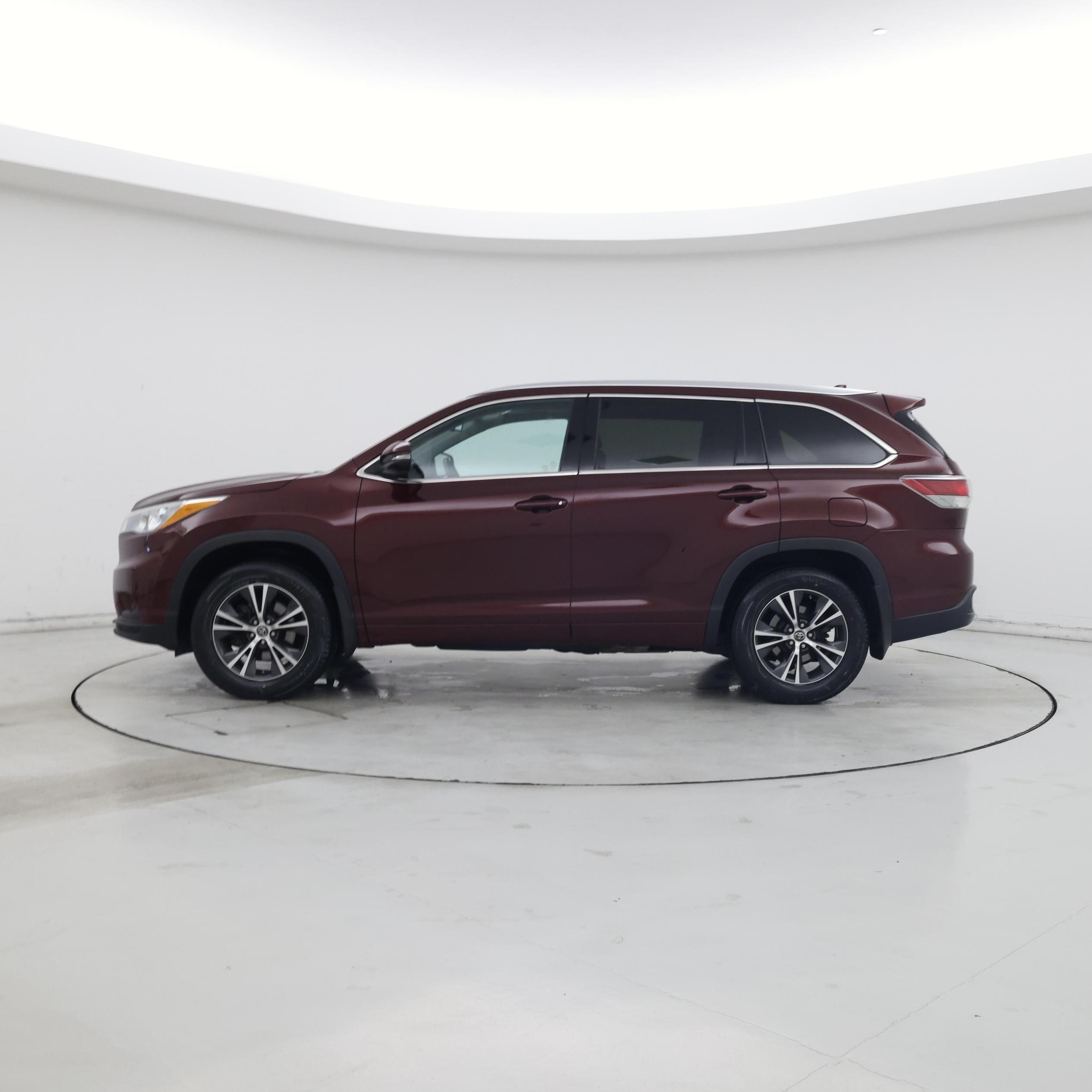 Thumbnail: 2016 Toyota Highlander - 3