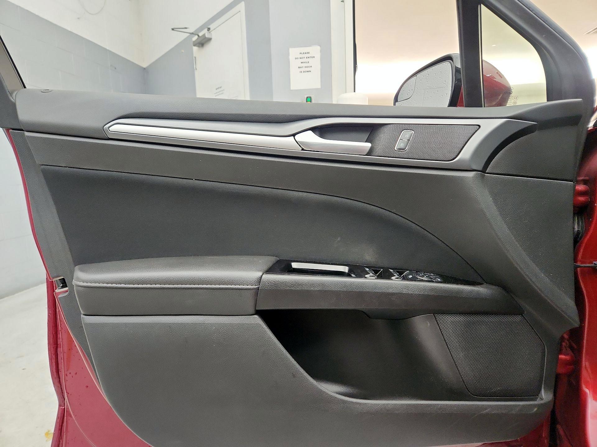 Thumbnail: 2015 Ford Fusion - 12