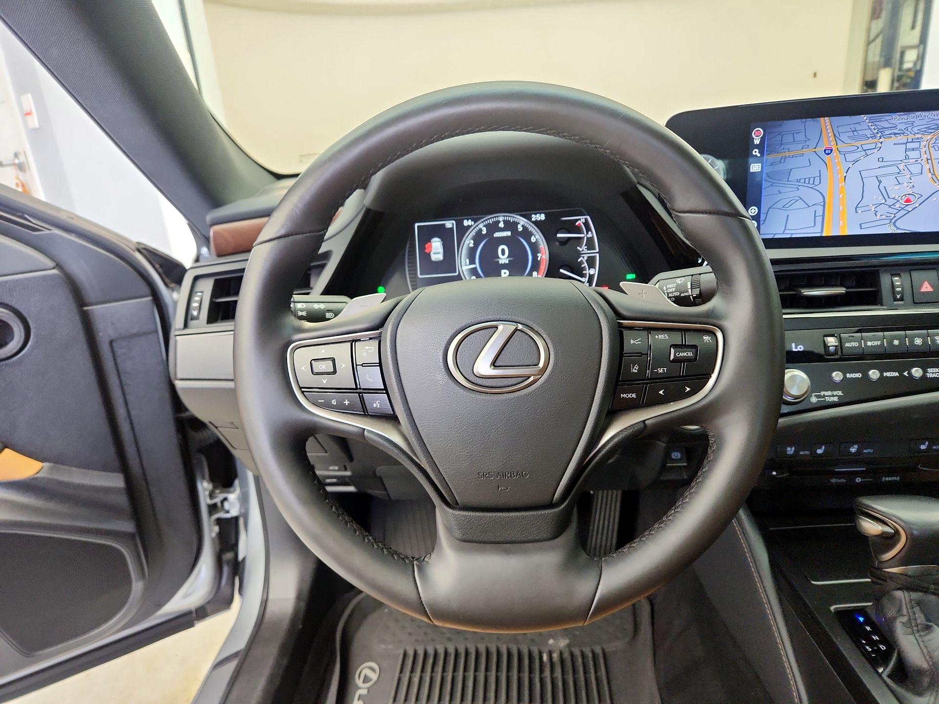 Thumbnail: 2022 Lexus ES - 10