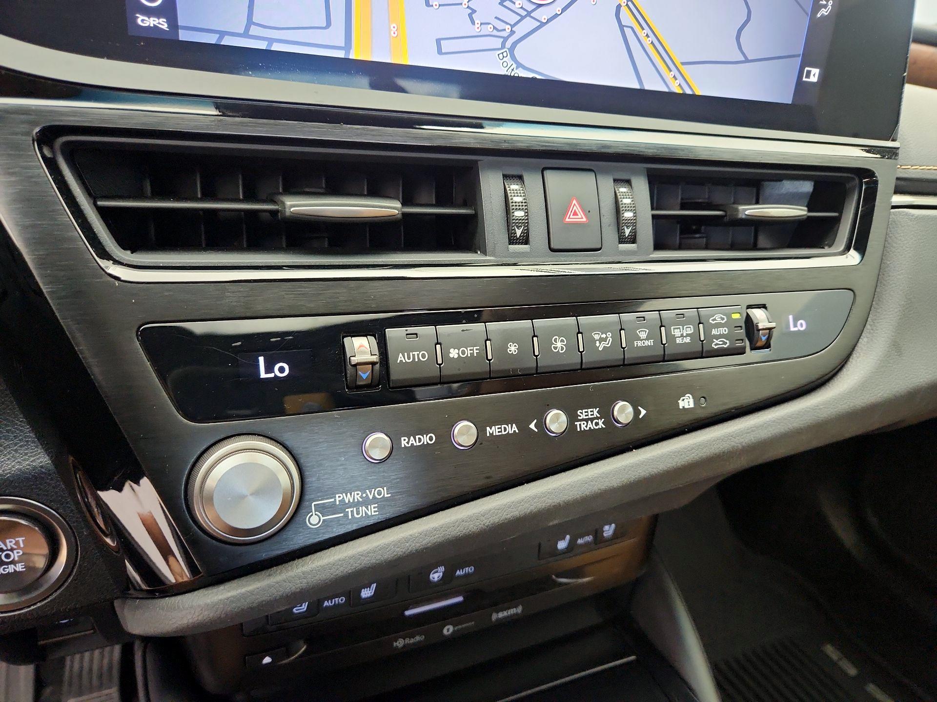 Thumbnail: 2022 Lexus ES - 16