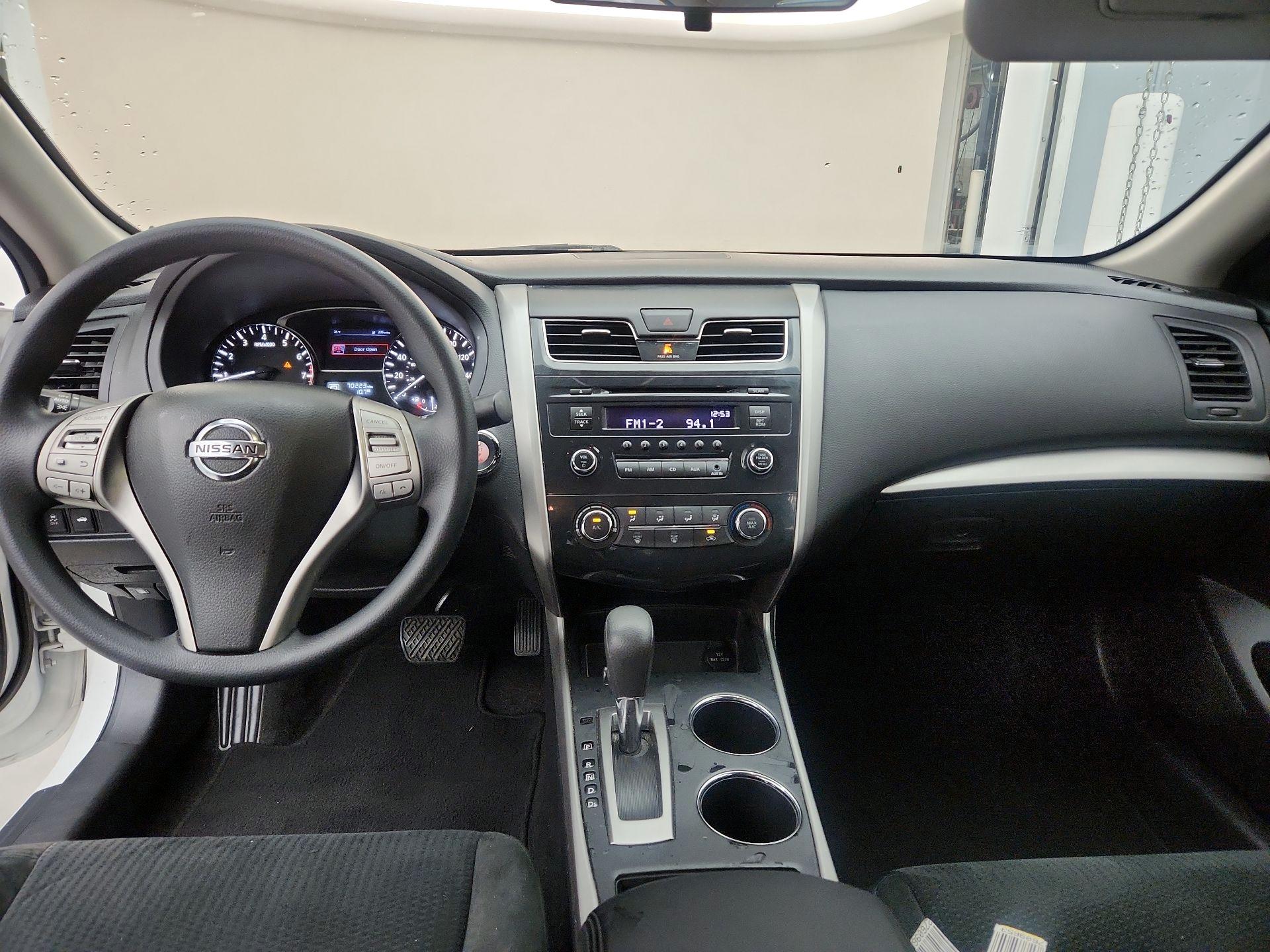 Thumbnail: 2015 Nissan Altima - 9