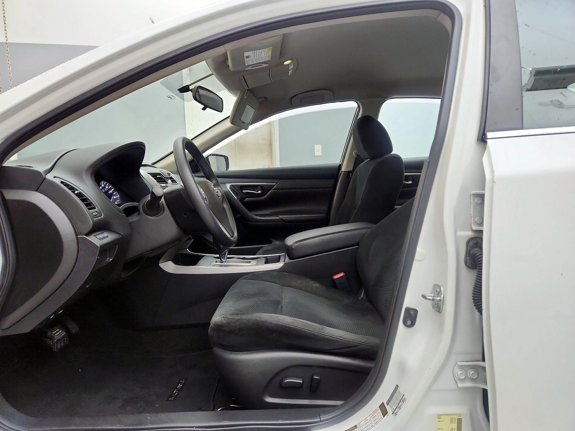 Thumbnail: 2015 Nissan Altima - 11