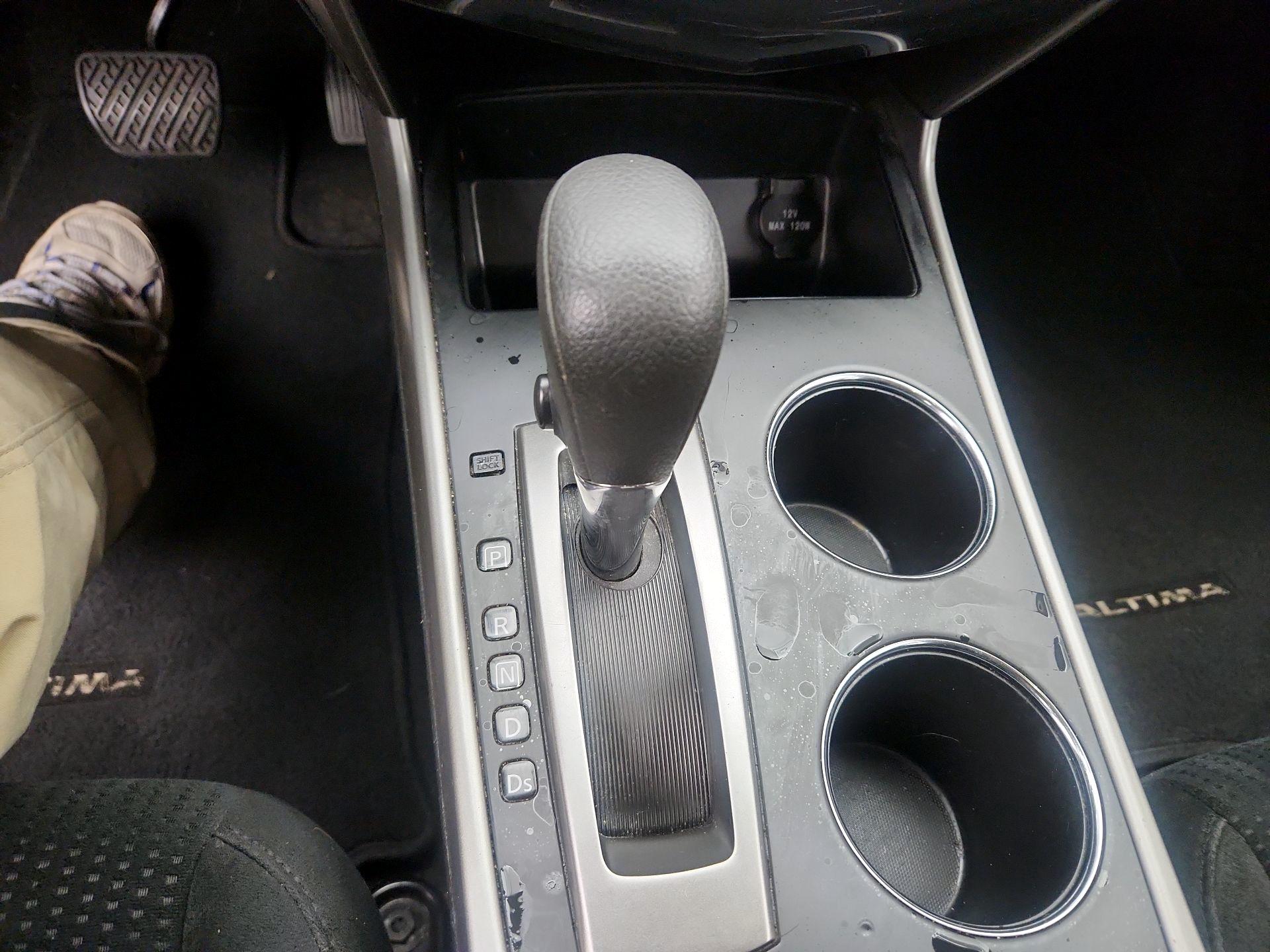 Thumbnail: 2015 Nissan Altima - 16