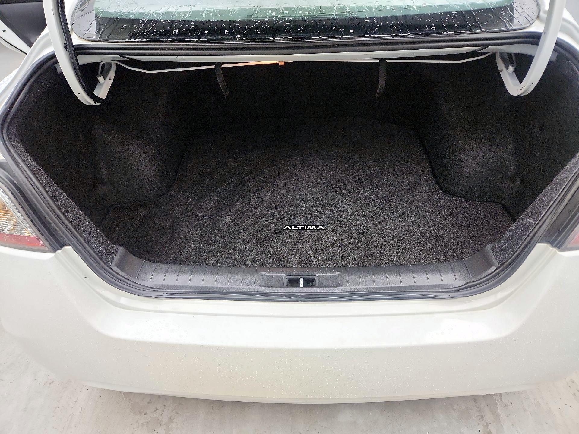 Thumbnail: 2015 Nissan Altima - 19