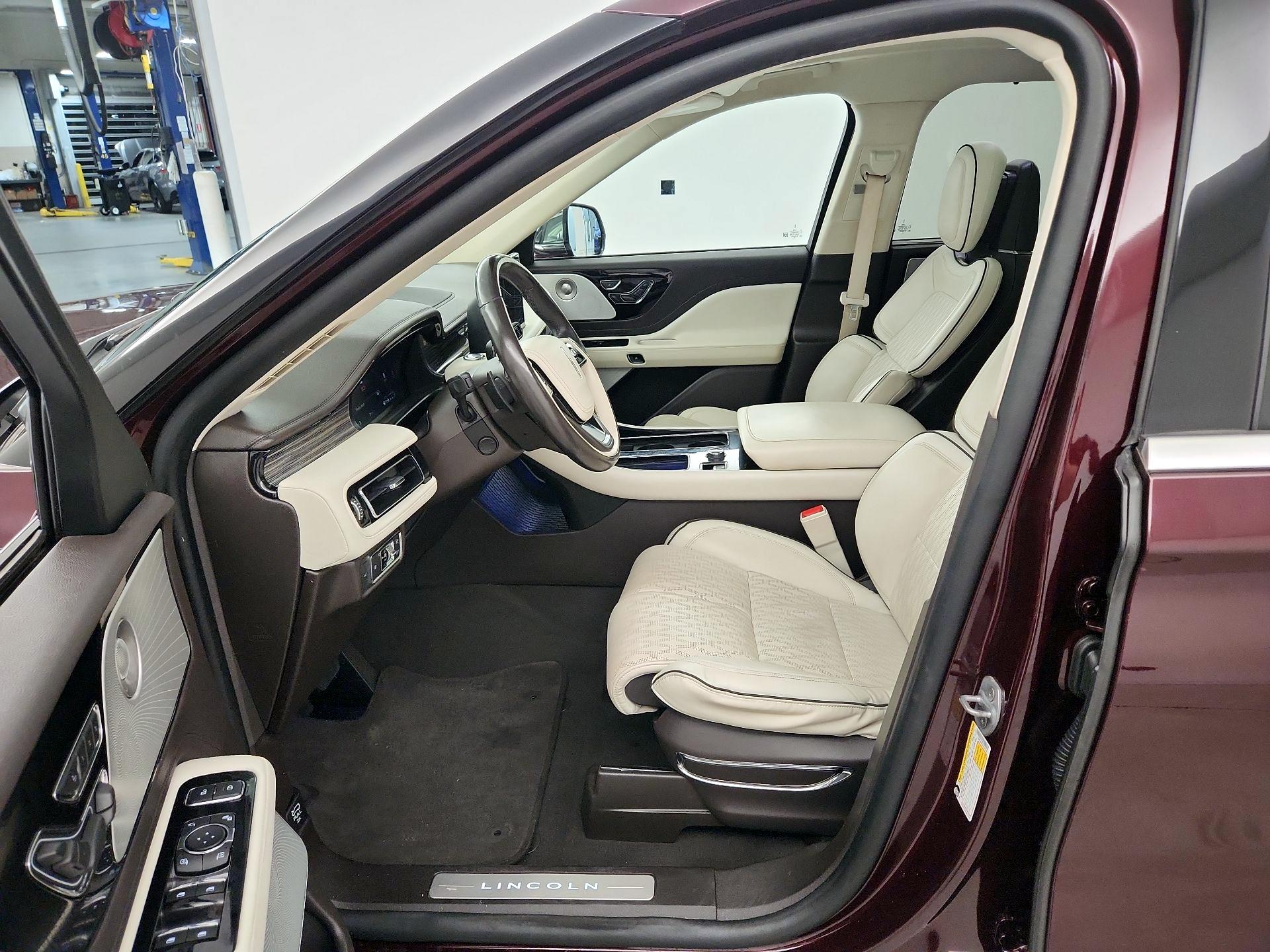 Thumbnail: 2020 Lincoln Aviator - 9