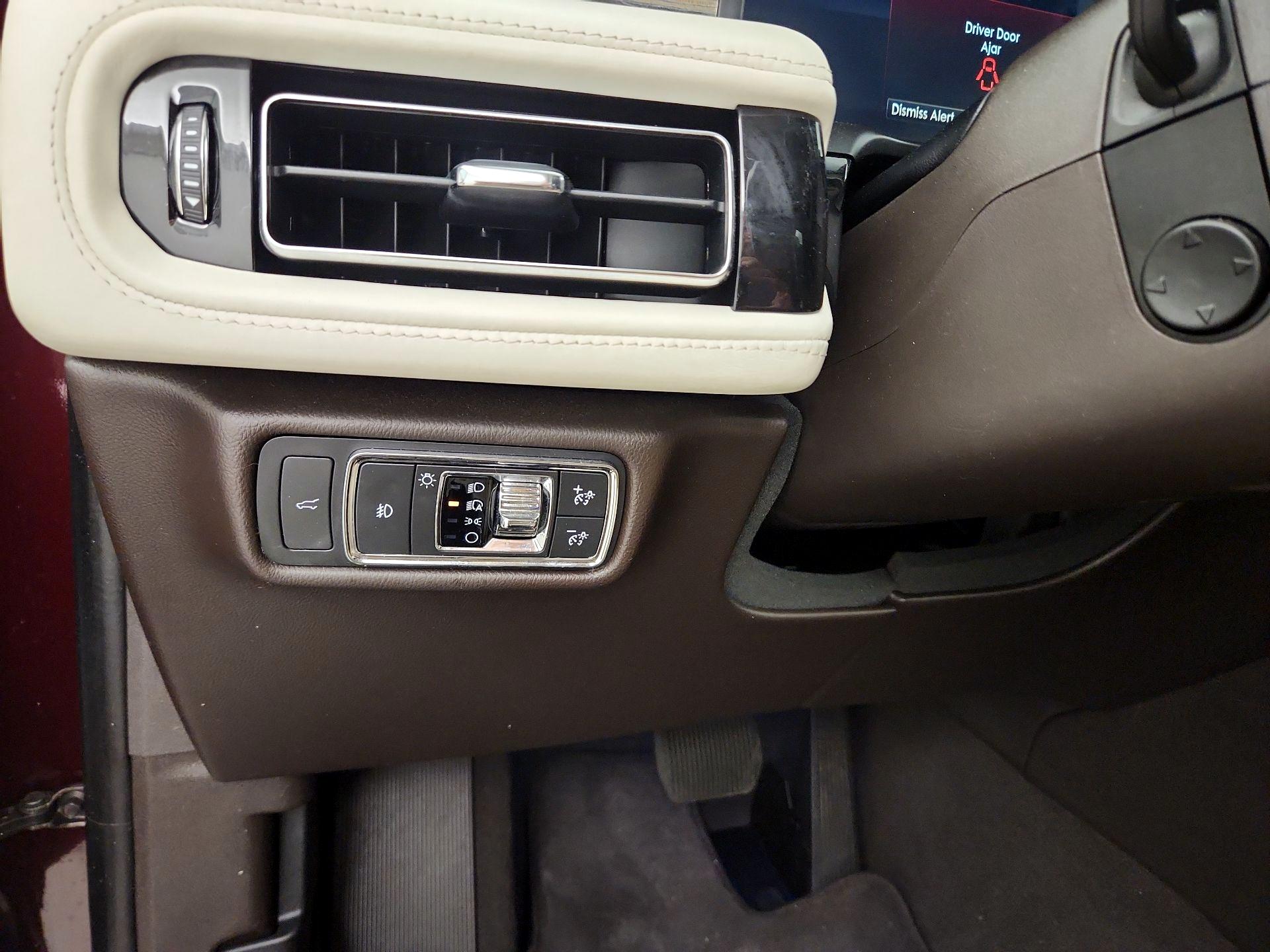 Thumbnail: 2020 Lincoln Aviator - 11