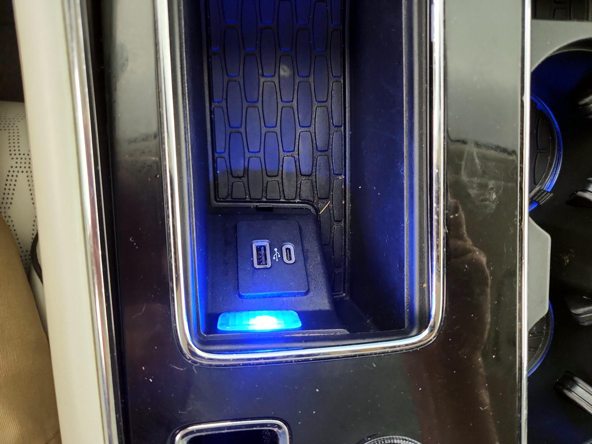 Thumbnail: 2020 Lincoln Aviator - 17