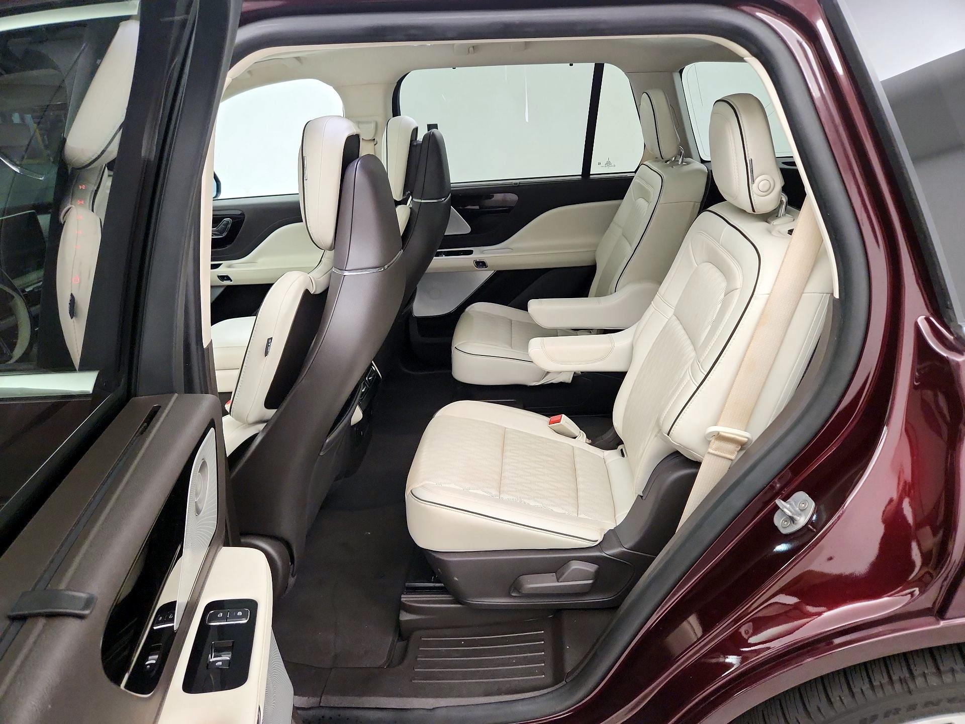 Thumbnail: 2020 Lincoln Aviator - 19