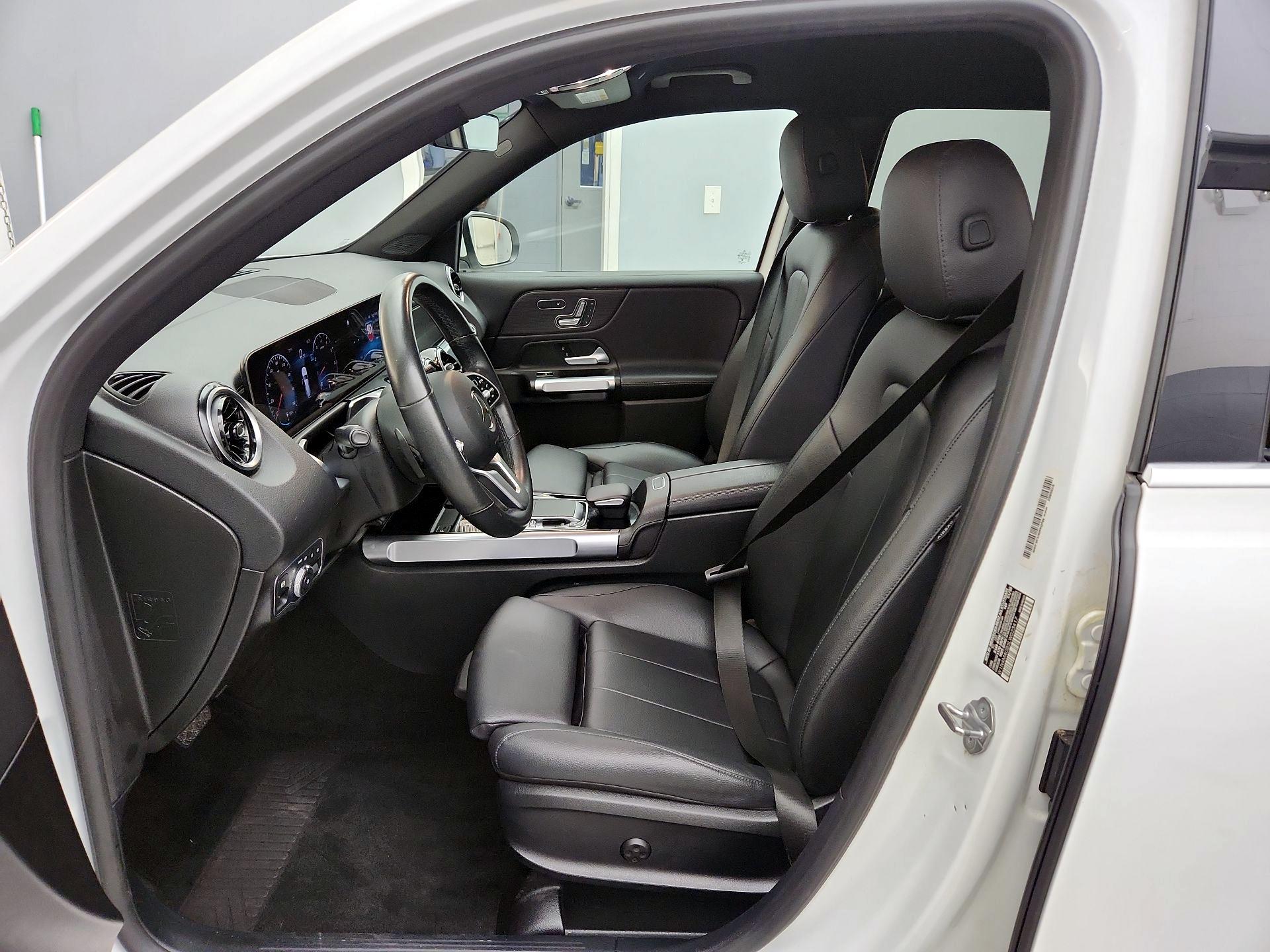 Thumbnail: 2020 Mercedes-Benz GLB - 9