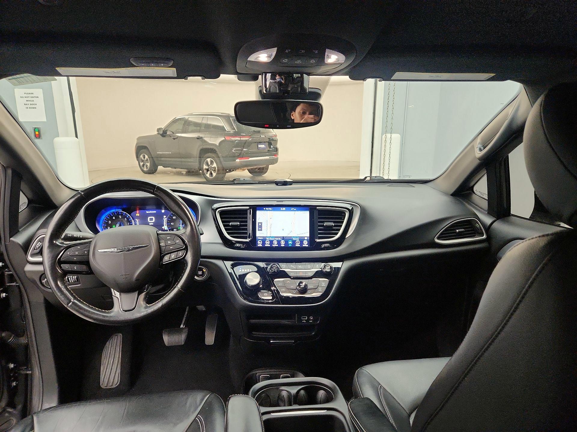 Thumbnail: 2020 Chrysler Pacifica - 9