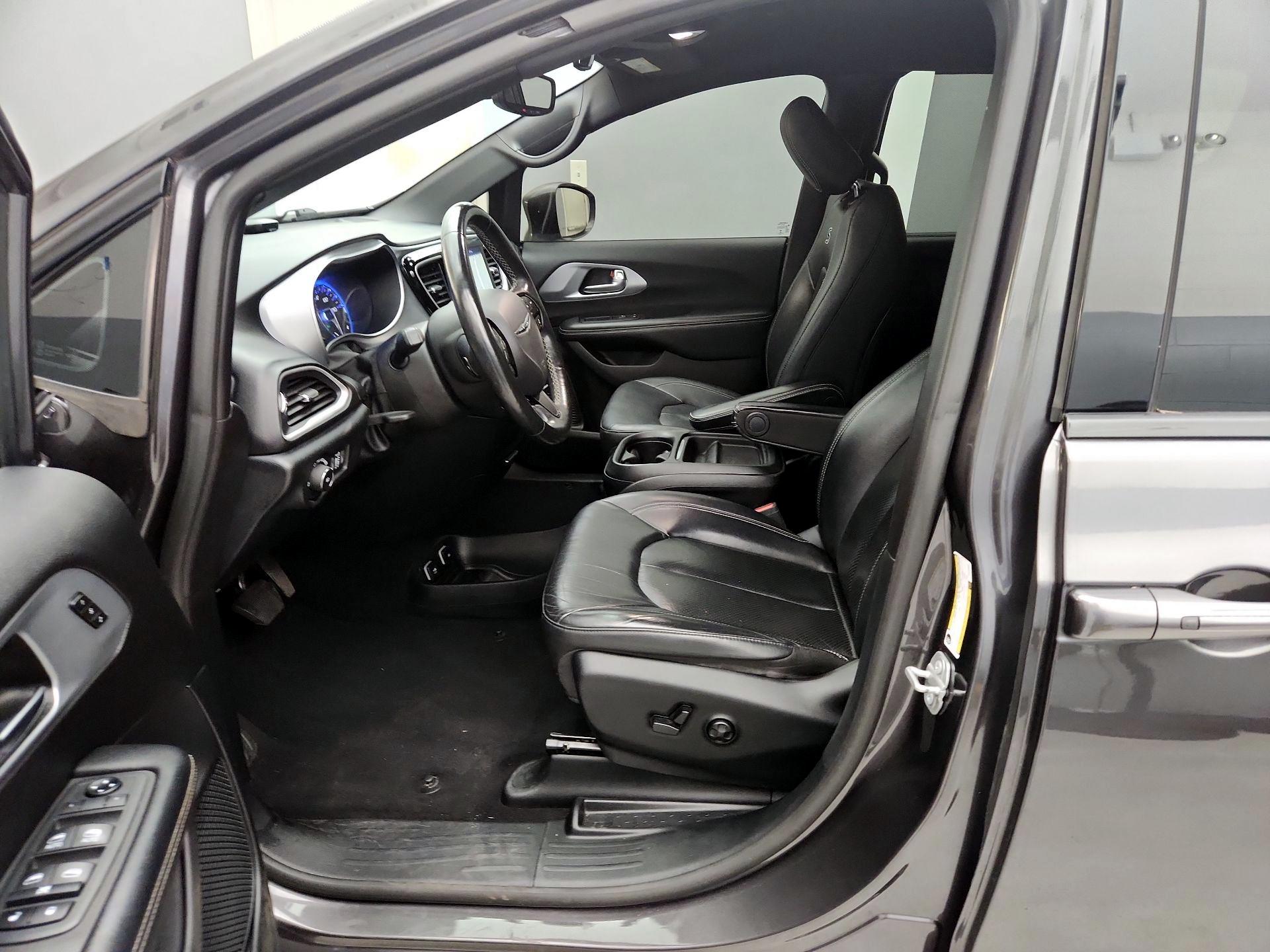 Thumbnail: 2020 Chrysler Pacifica - 11