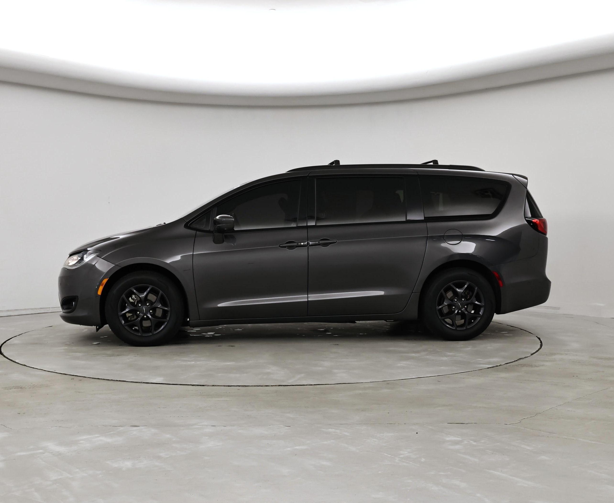 Thumbnail: 2020 Chrysler Pacifica - 3