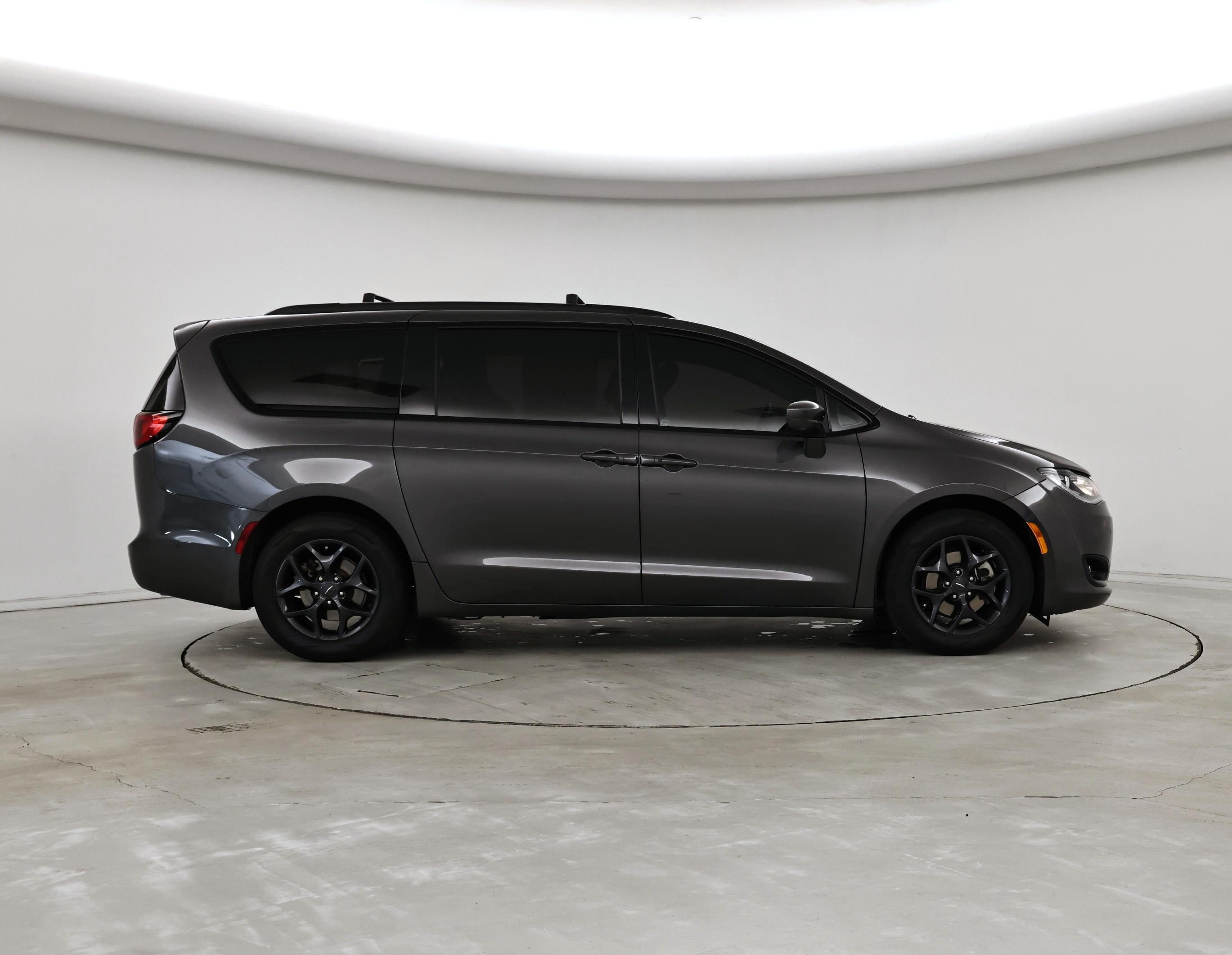 Thumbnail: 2020 Chrysler Pacifica - 7
