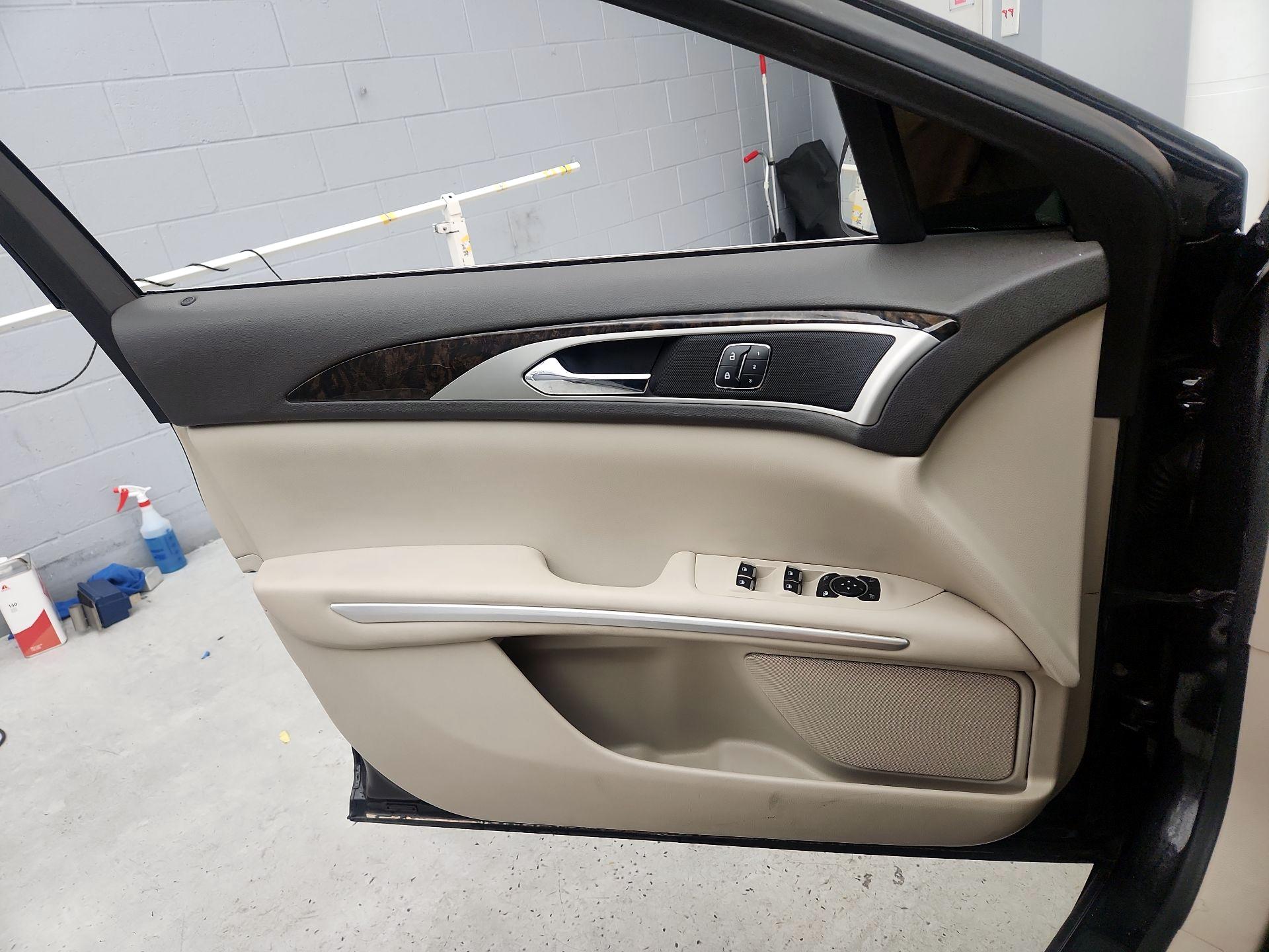 Thumbnail: 2016 Lincoln MKZ - 12