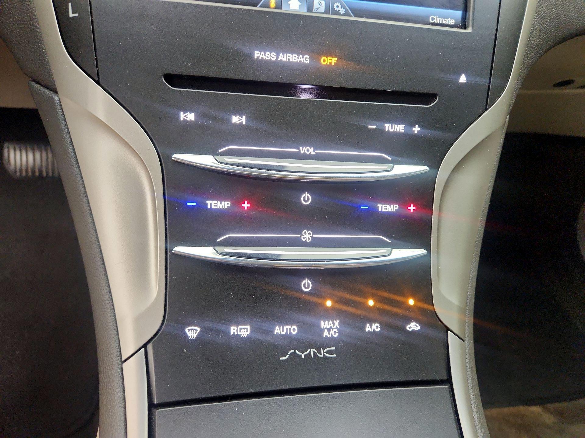 Thumbnail: 2016 Lincoln MKZ - 17