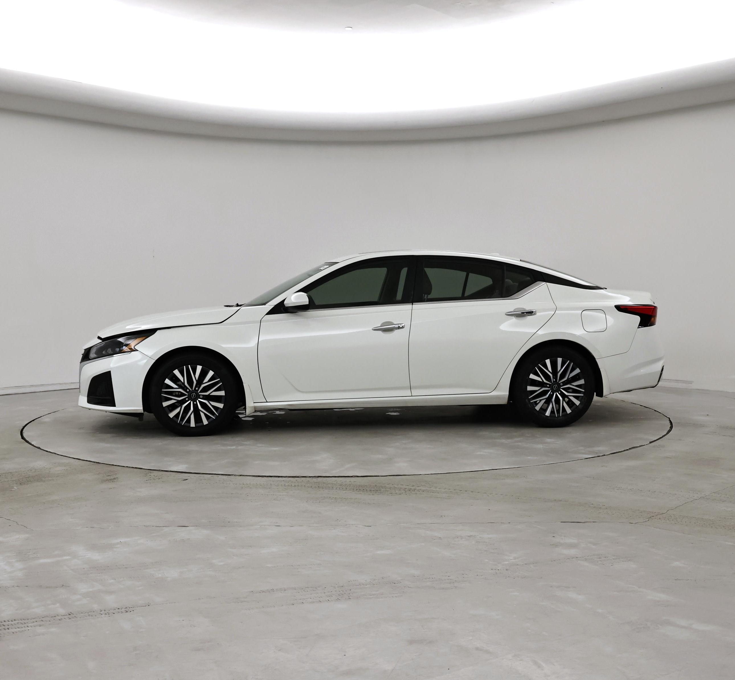 Thumbnail: 2023 Nissan Altima - 3