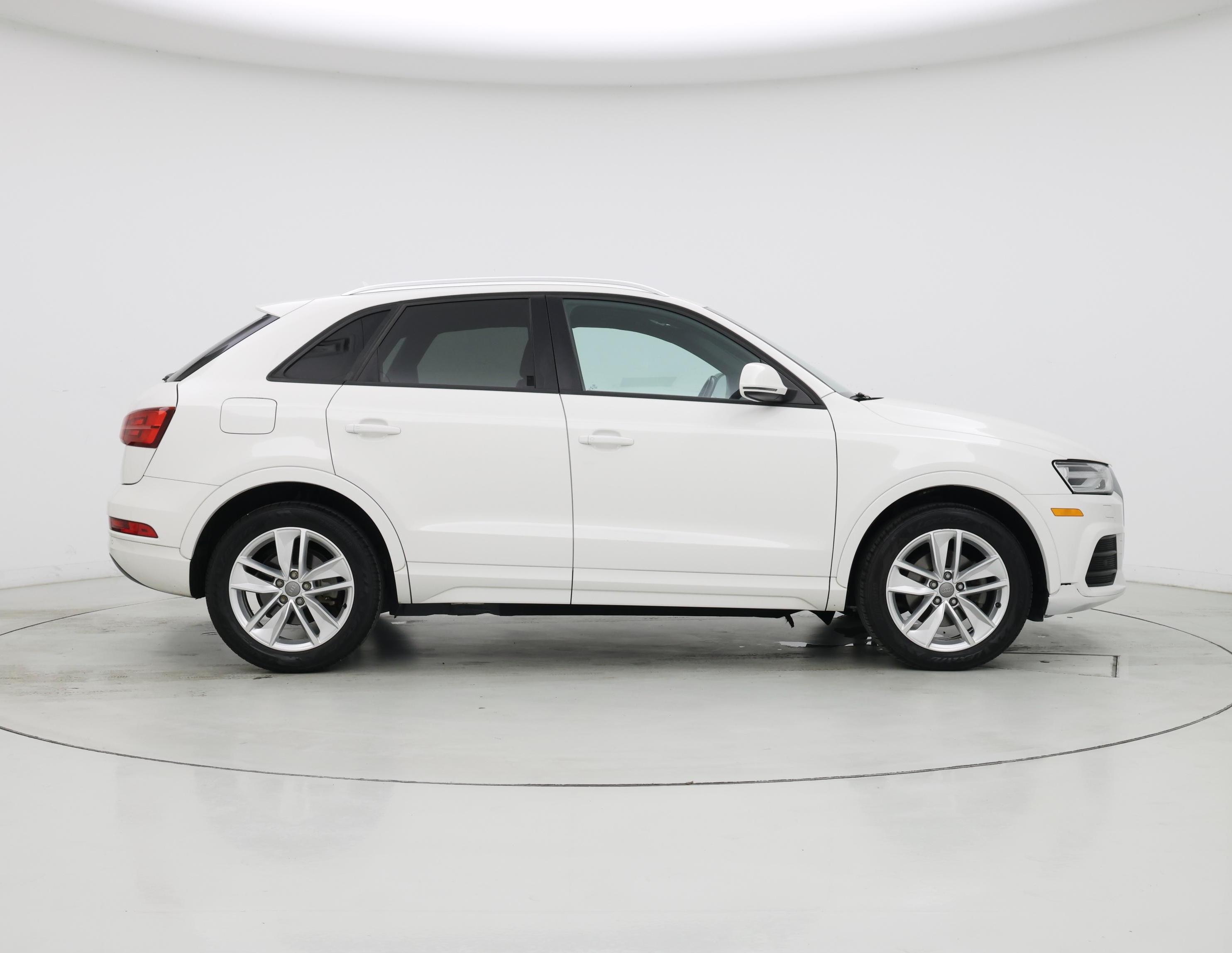 Thumbnail: 2017 Audi Q3 - 7