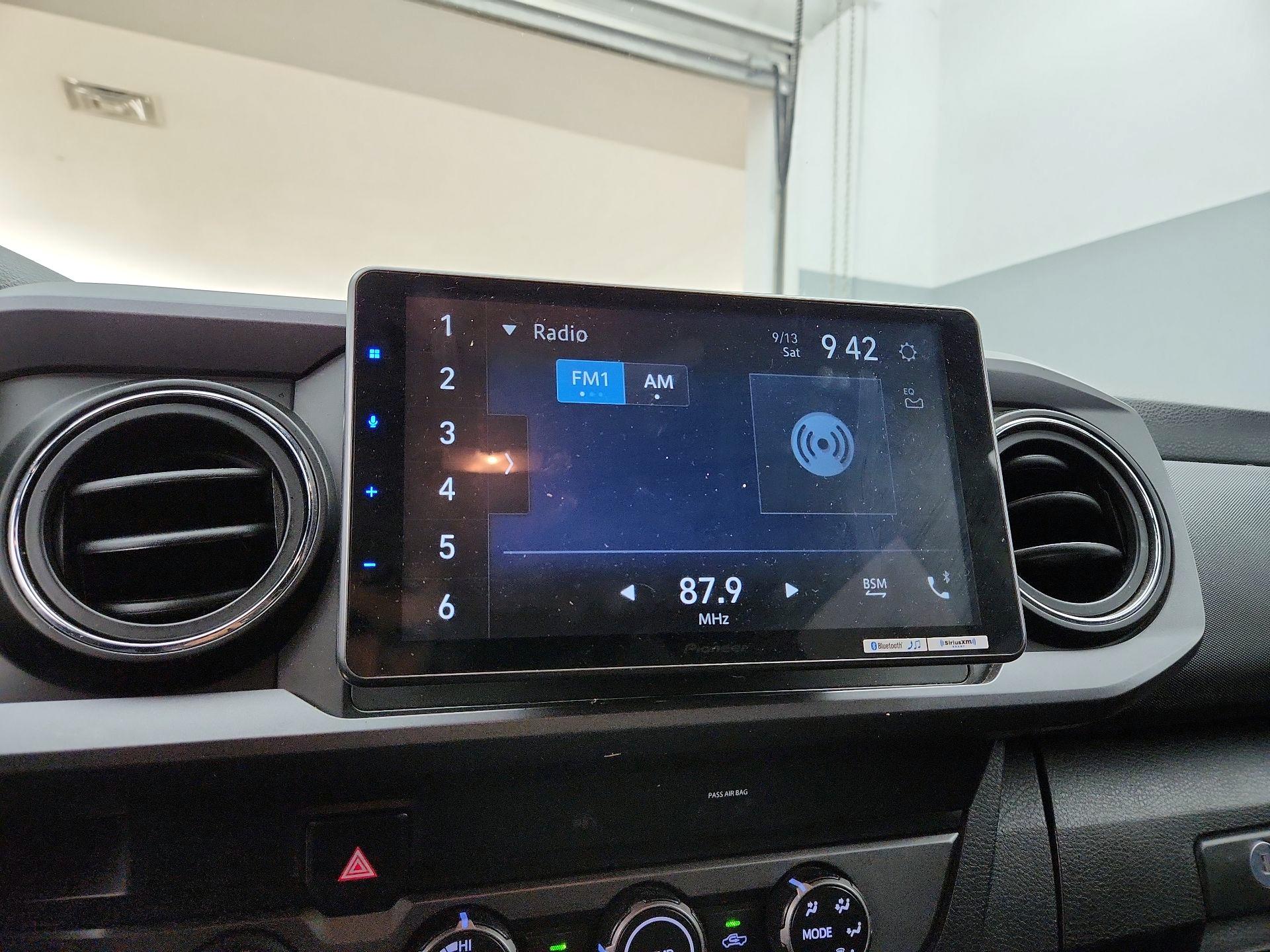 Thumbnail: 2019 Toyota Tacoma - 15