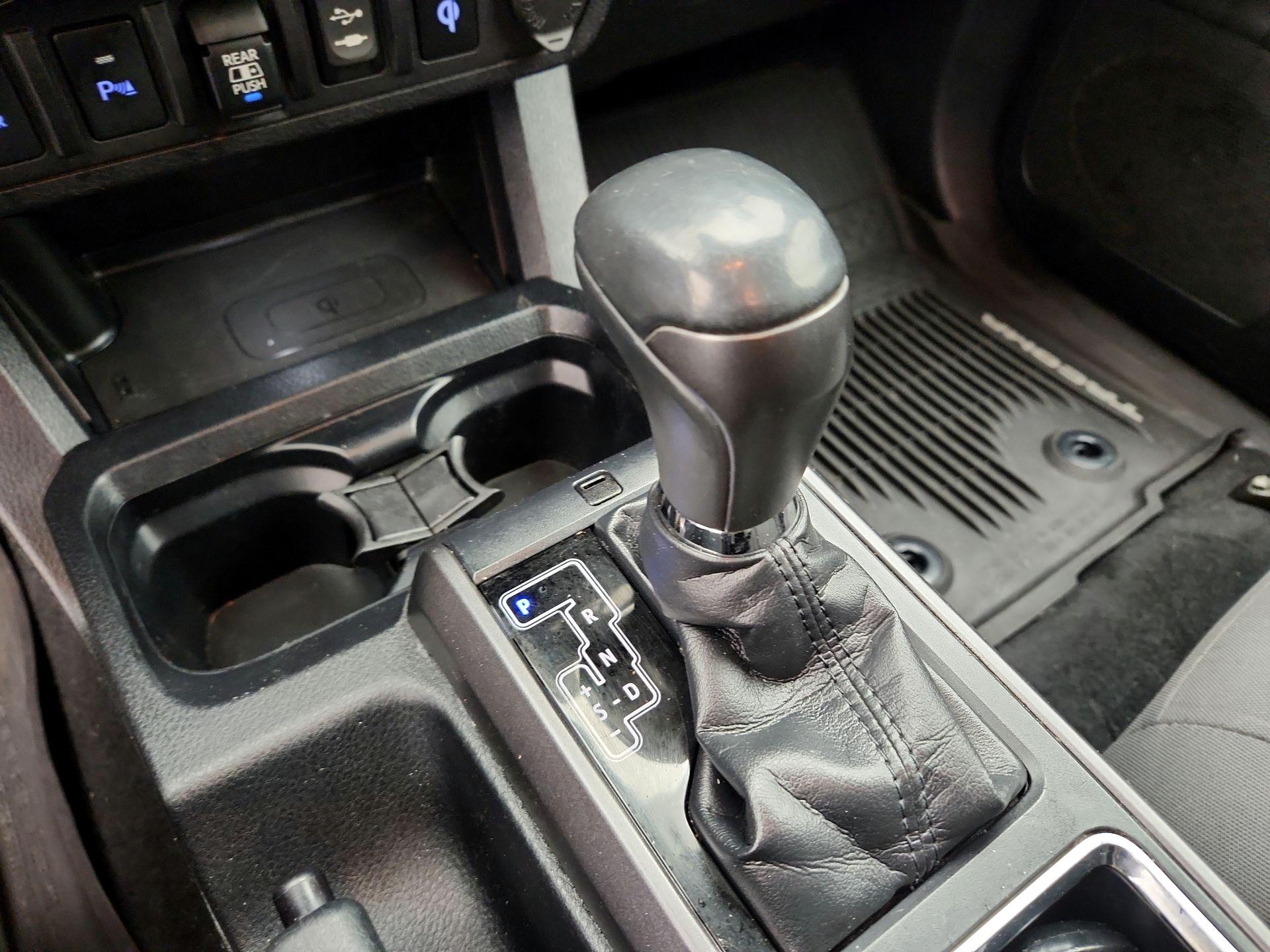 Thumbnail: 2019 Toyota Tacoma - 17