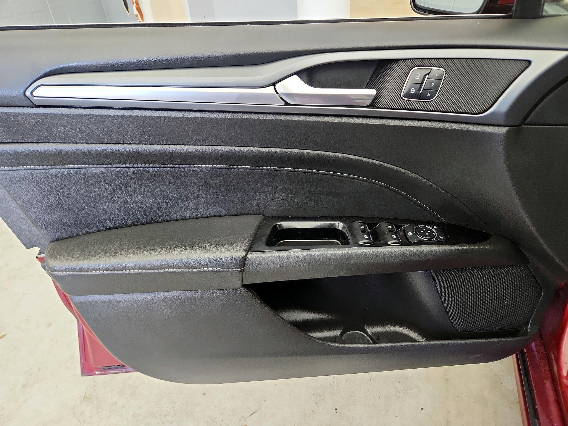 Thumbnail: 2016 Ford Fusion - 12