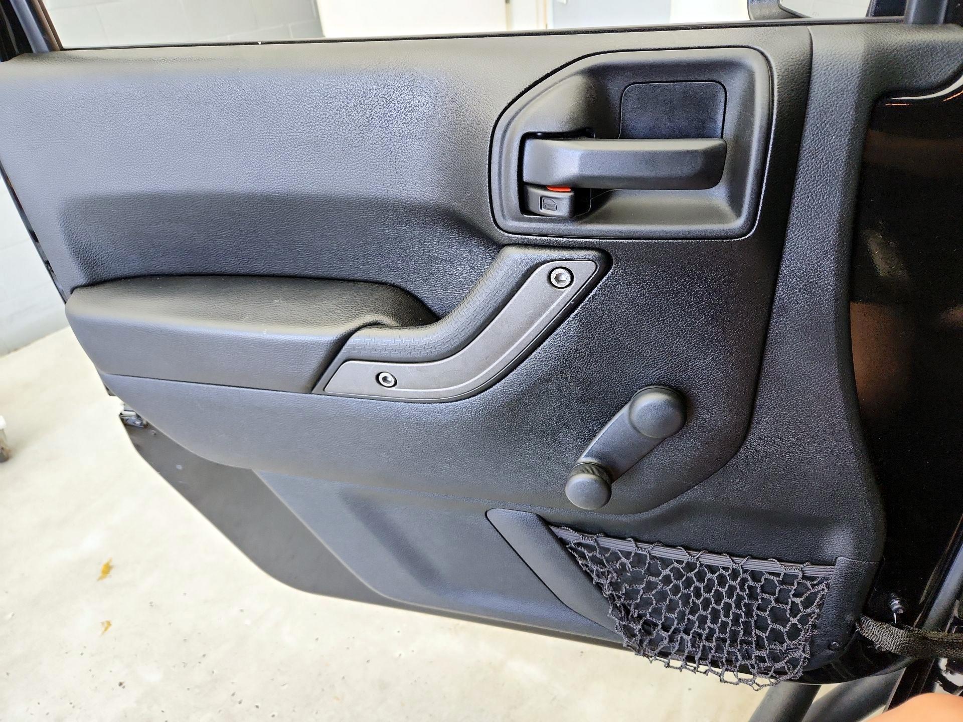 Thumbnail: 2017 Jeep Wrangler - 12