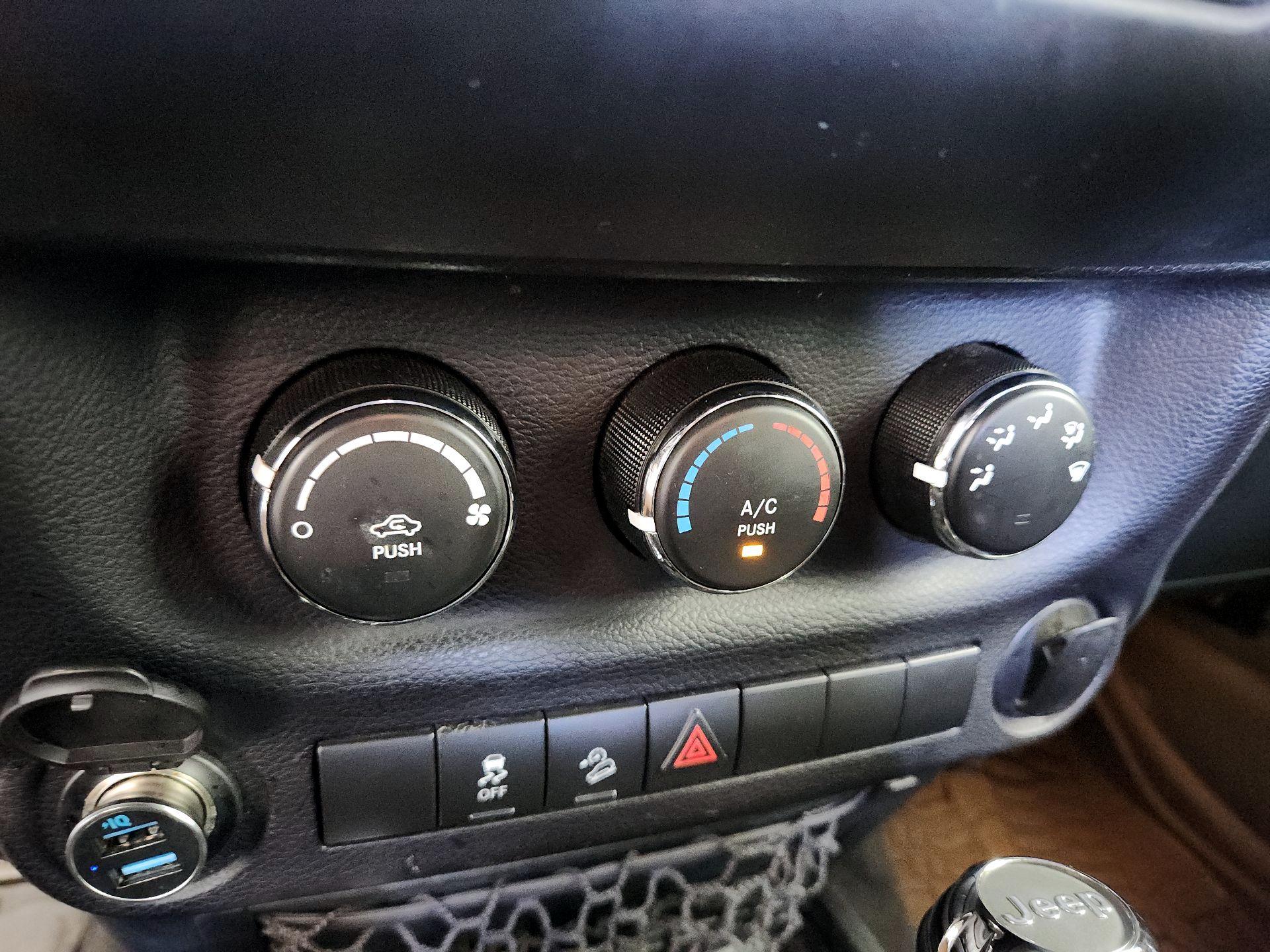 Thumbnail: 2017 Jeep Wrangler - 14
