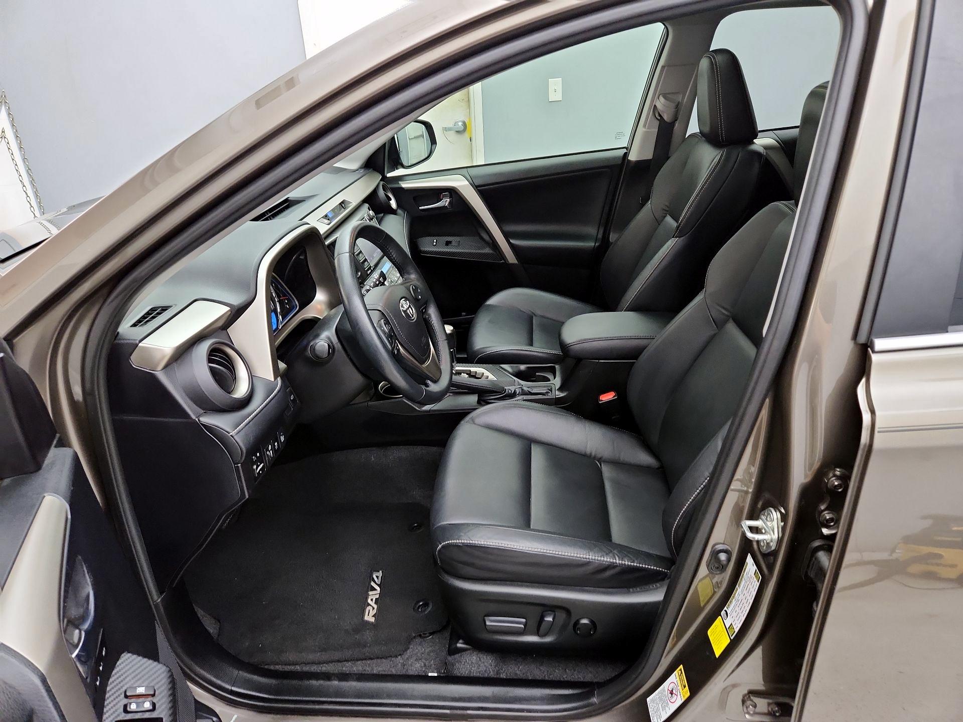 Thumbnail: 2015 Toyota RAV4 - 11