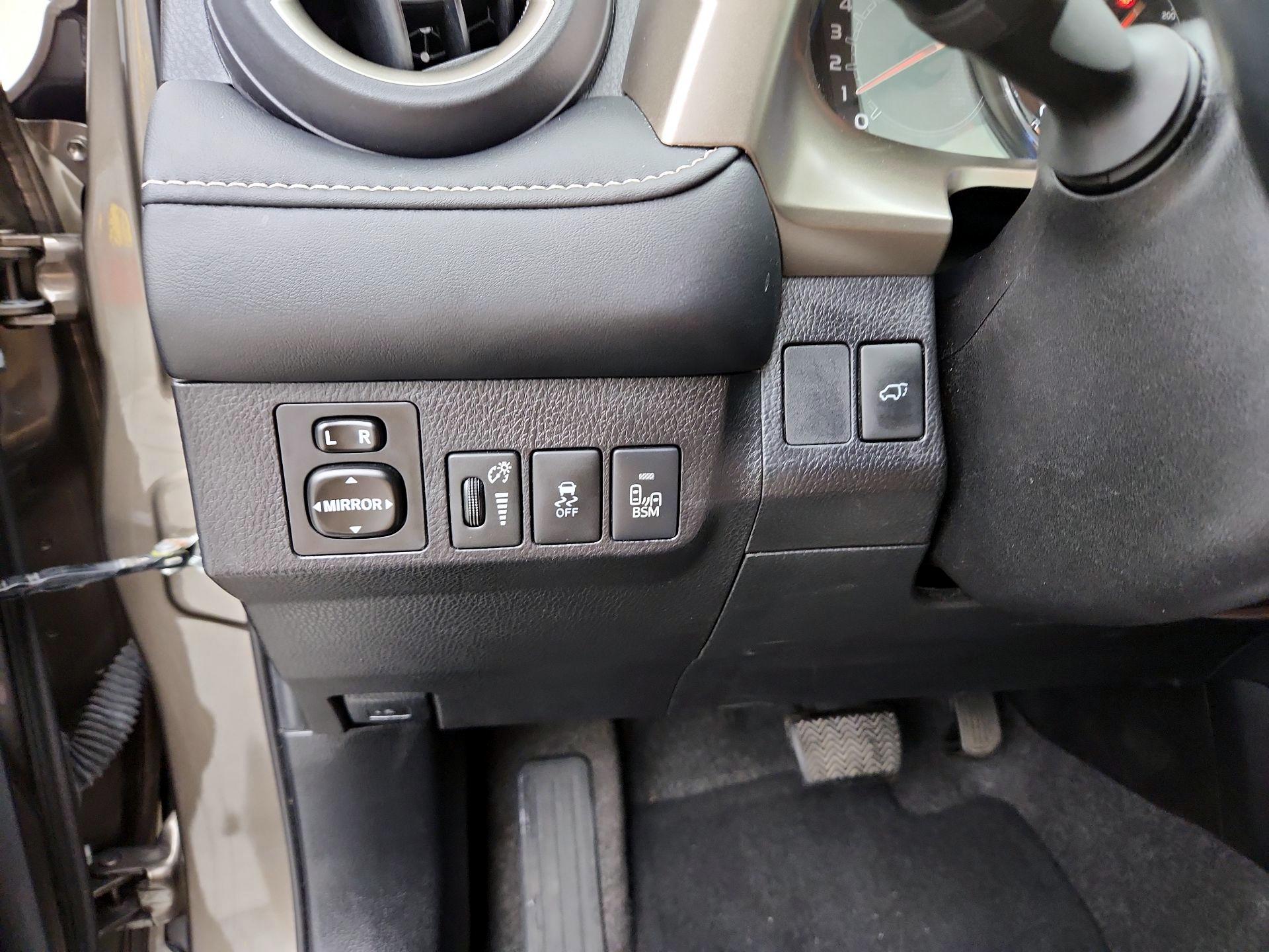 Thumbnail: 2015 Toyota RAV4 - 13