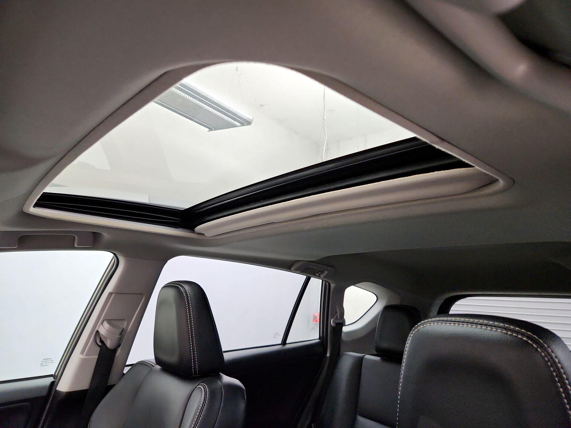 Thumbnail: 2015 Toyota RAV4 - 19