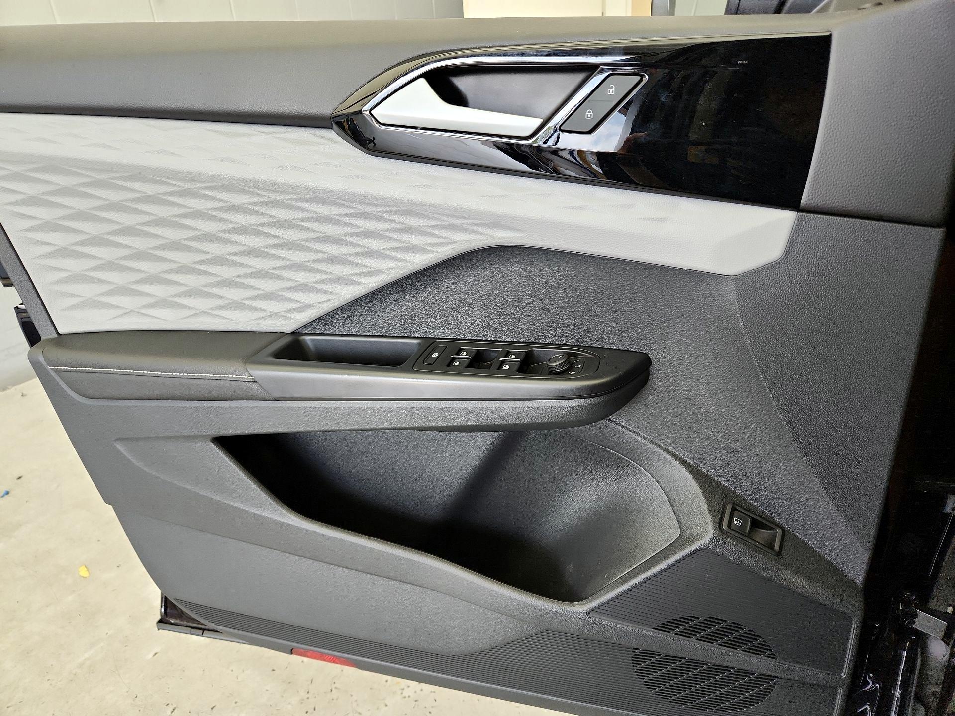 Thumbnail: 2024 Volkswagen Taos - 12