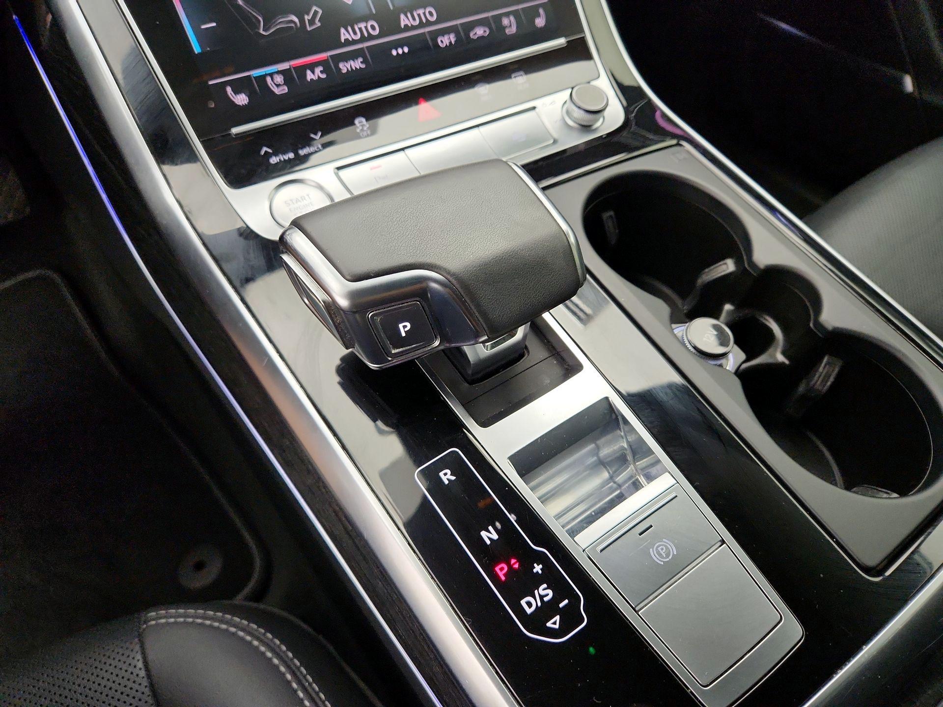 Thumbnail: 2020 Audi Q8 - 17