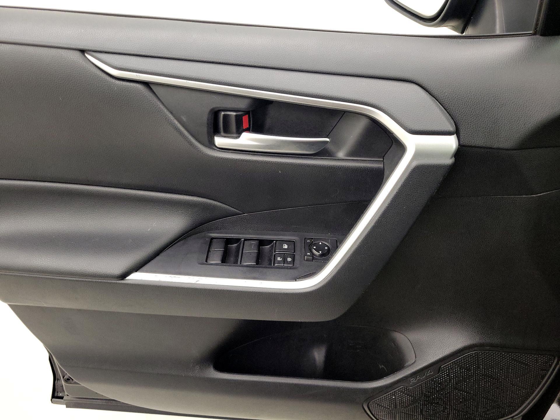 Thumbnail: 2021 Toyota RAV4 - 12