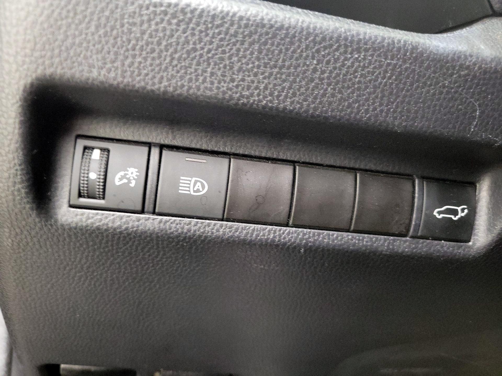 Thumbnail: 2021 Toyota RAV4 - 13