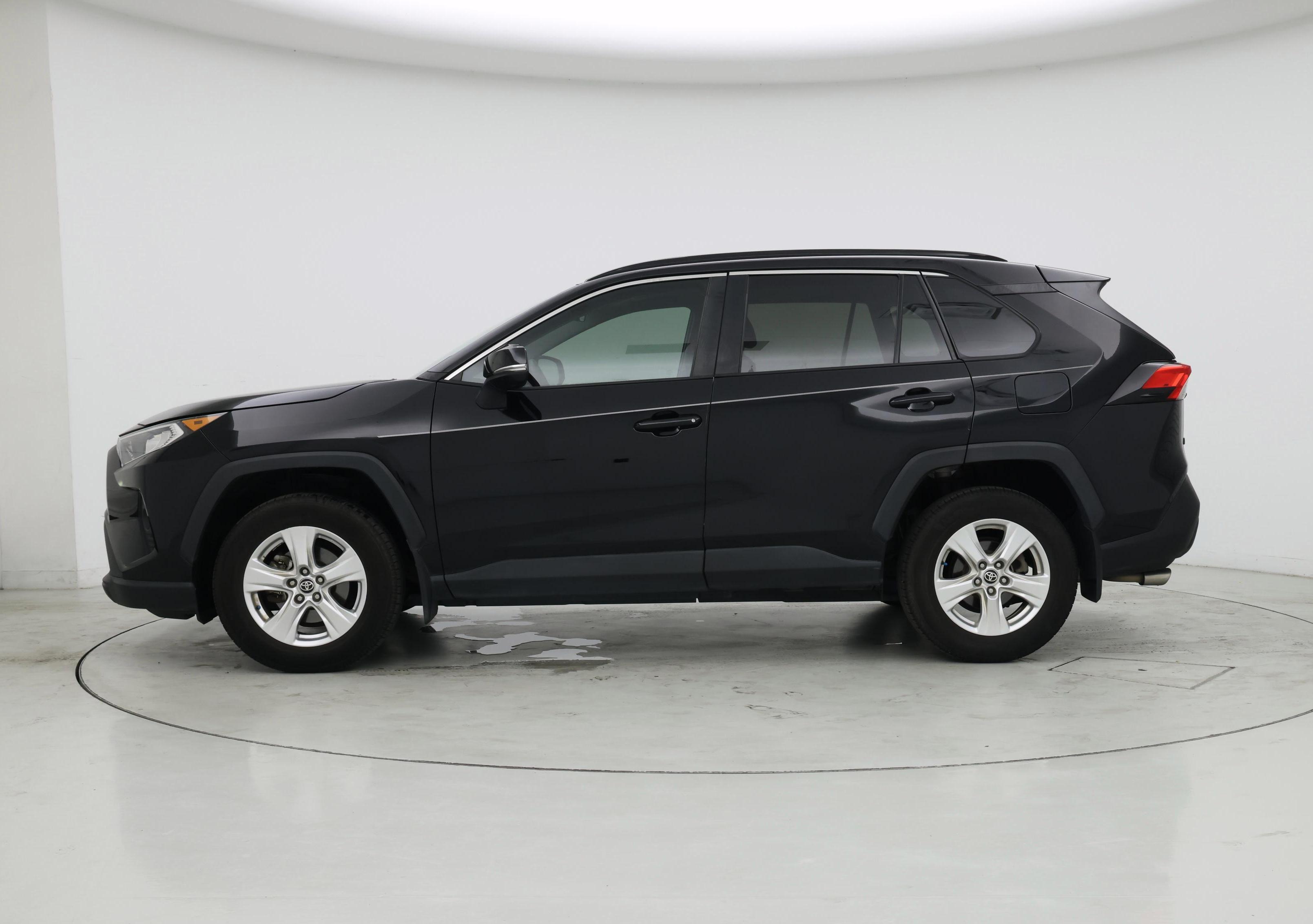 Thumbnail: 2021 Toyota RAV4 - 3